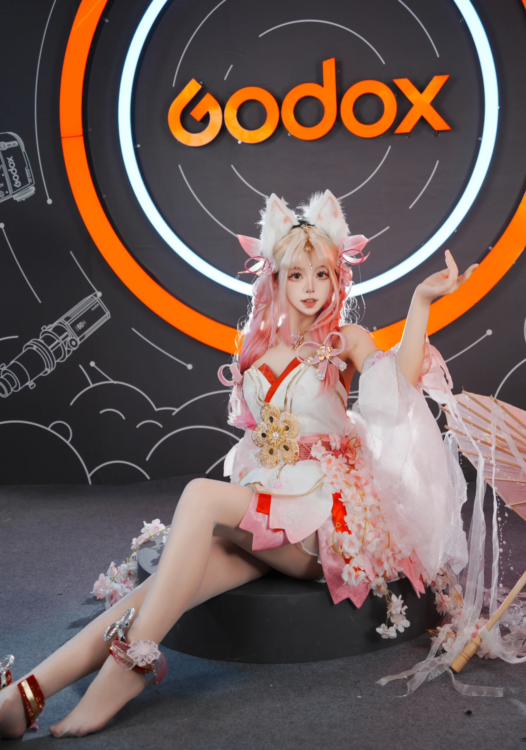 【胡桃cos】永劫无间樱云天女，展台光影下的灵动定格 - 第 1 张