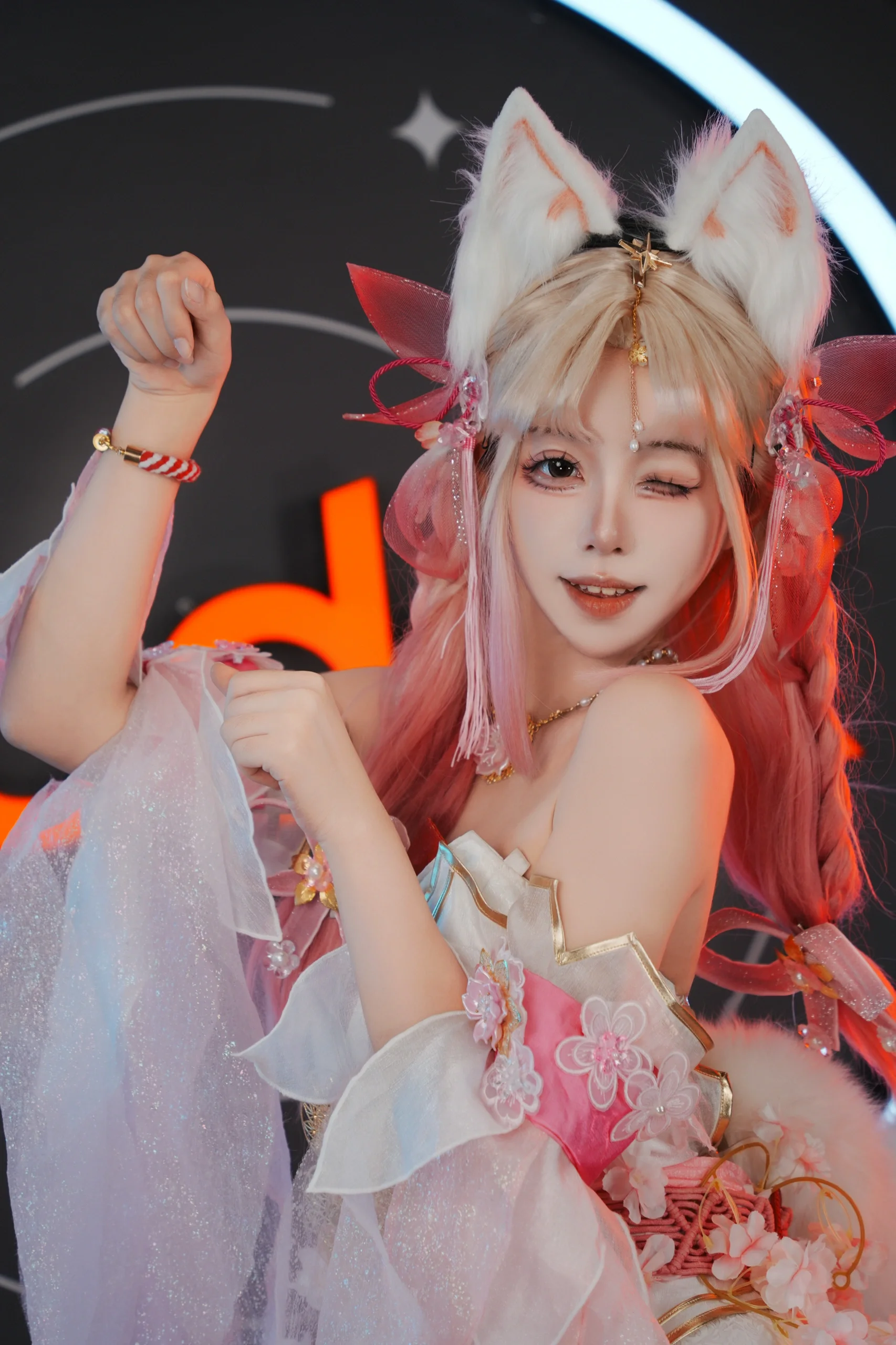 【胡桃cos】永劫无间樱云天女，展台光影下的灵动定格 - 第 2 张