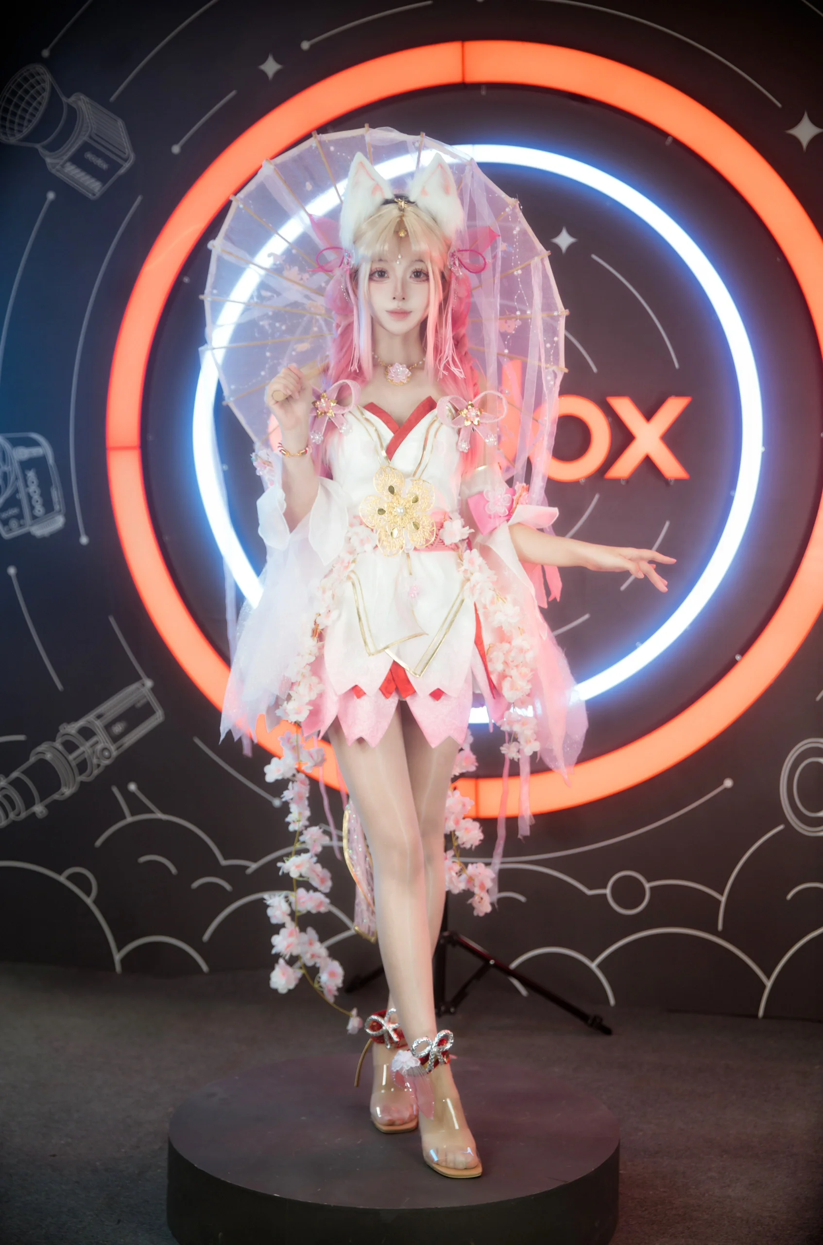 【胡桃cos】永劫无间樱云天女，展台光影下的灵动定格 - 第 8 张
