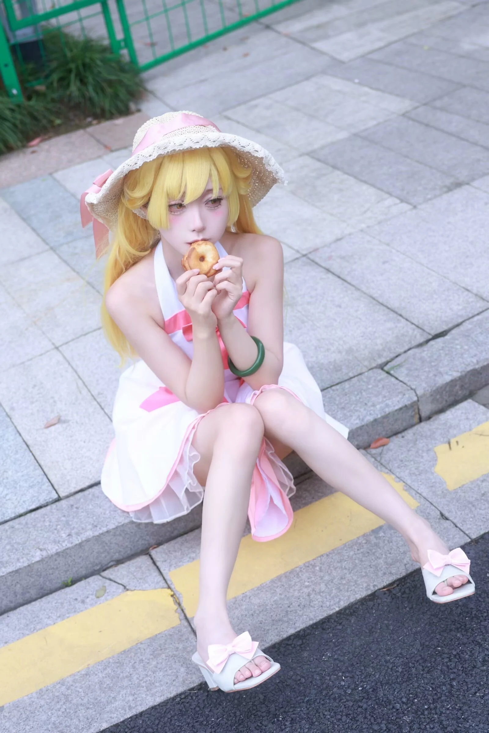 [忍野忍cos] 夏日的金发吸血鬼，漫步在《化物语》的明媚光影里 - 第 1 张