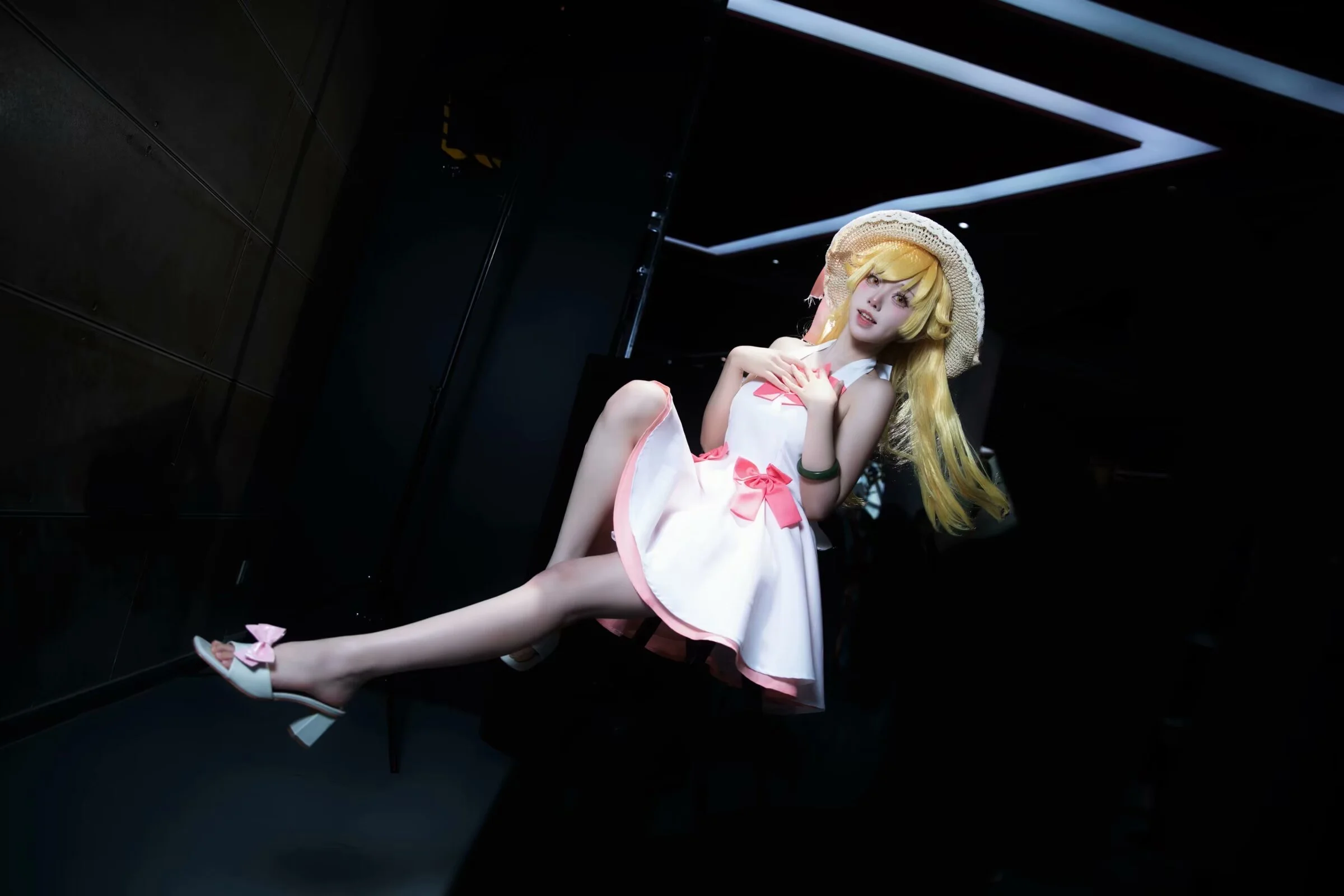 [忍野忍cos] 夏日的金发吸血鬼，漫步在《化物语》的明媚光影里 - 第 2 张