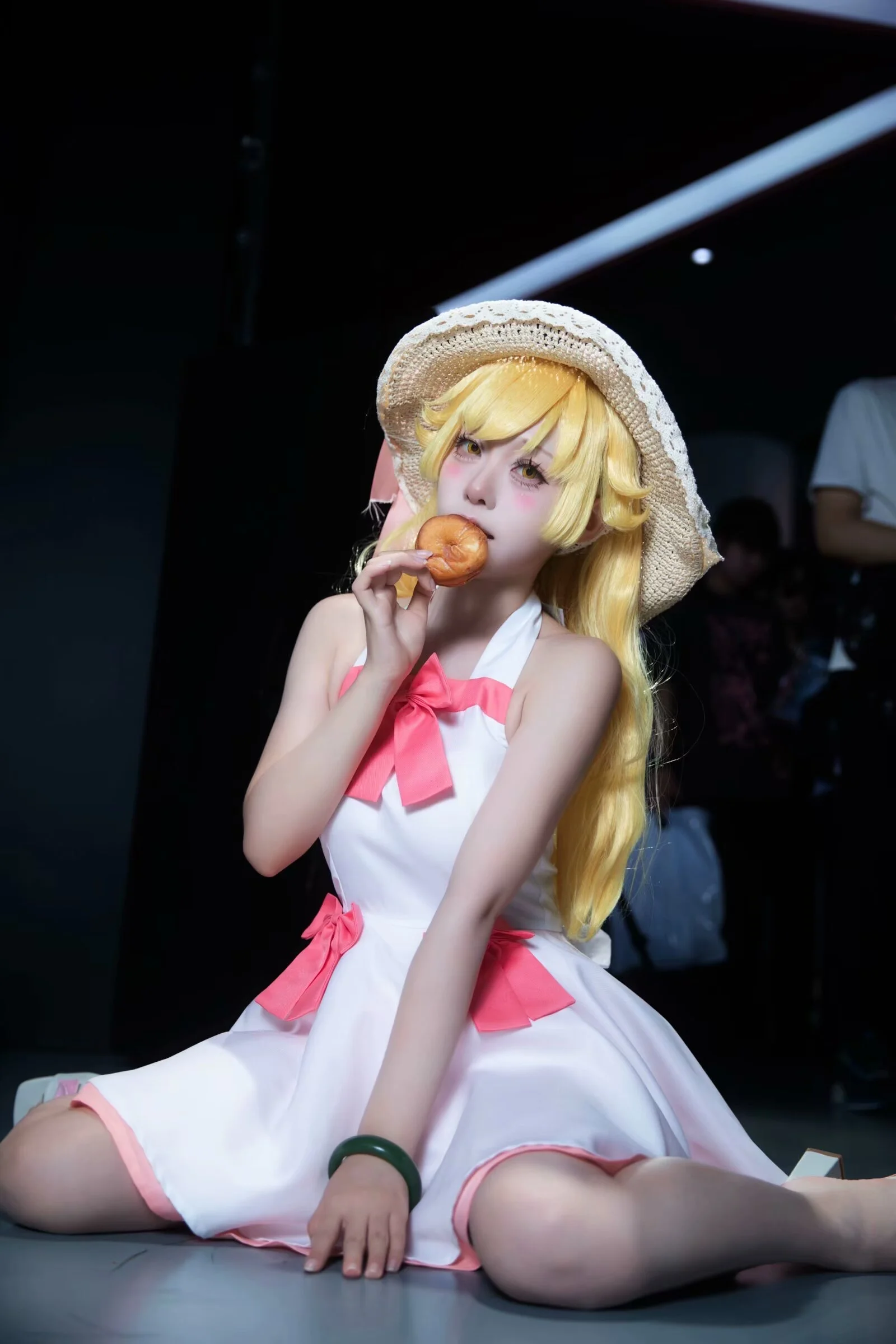 [忍野忍cos] 夏日的金发吸血鬼，漫步在《化物语》的明媚光影里 - 第 6 张