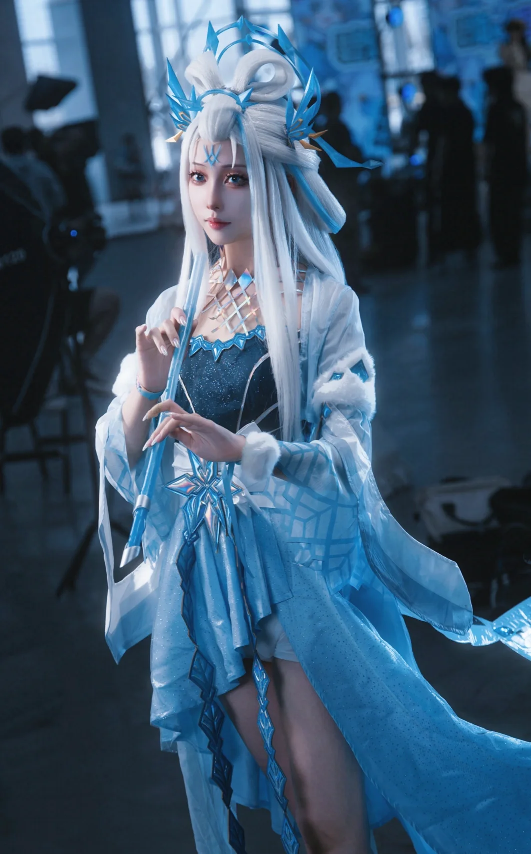 【露娜cos】王者荣耀霜月吟，冰雪凝结的清冷瞬间 - 第 4 张