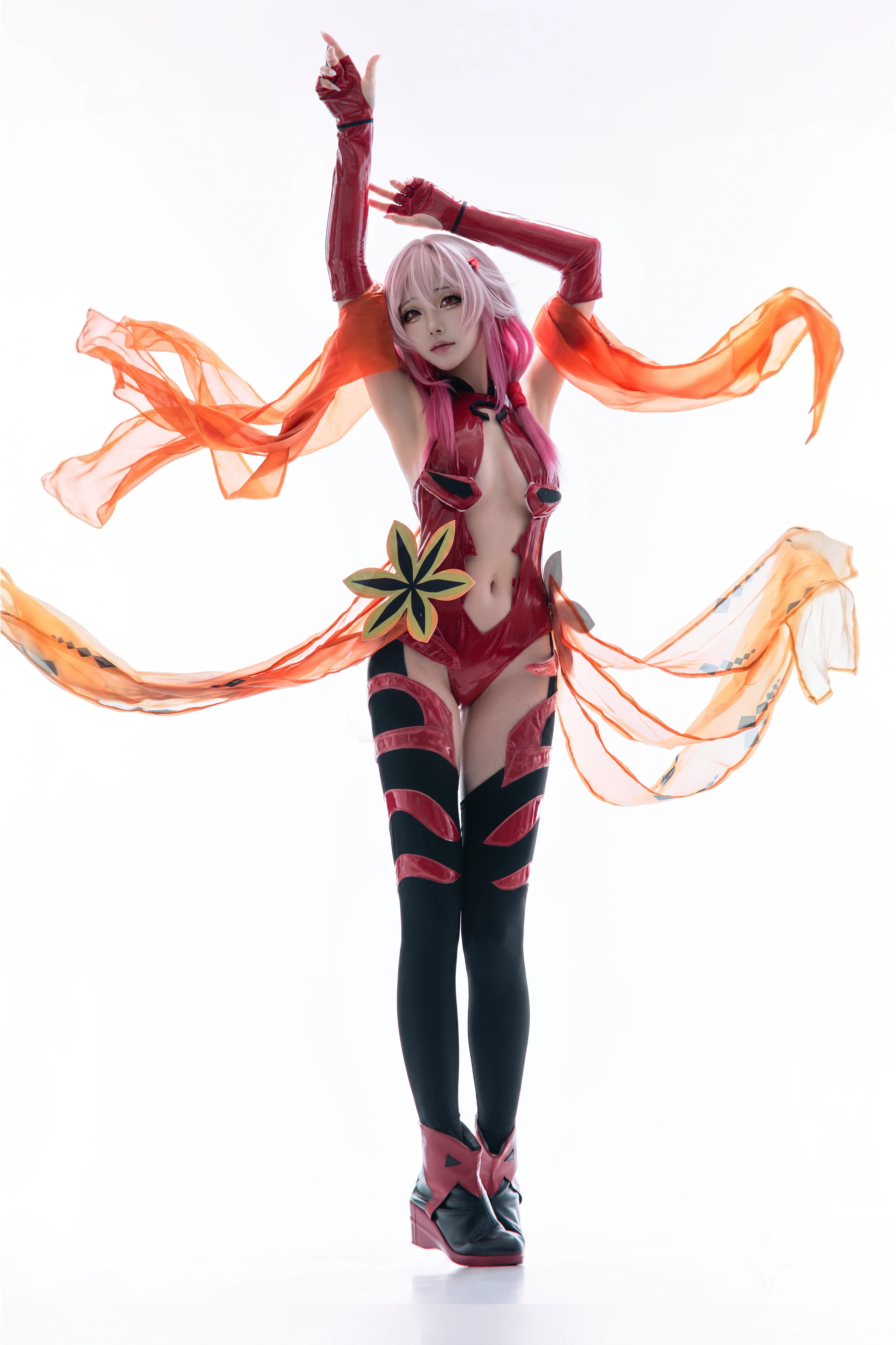 【楪祈cos】罪惡王冠的紅金魚裝束與堅定眼神 - 第 1 張