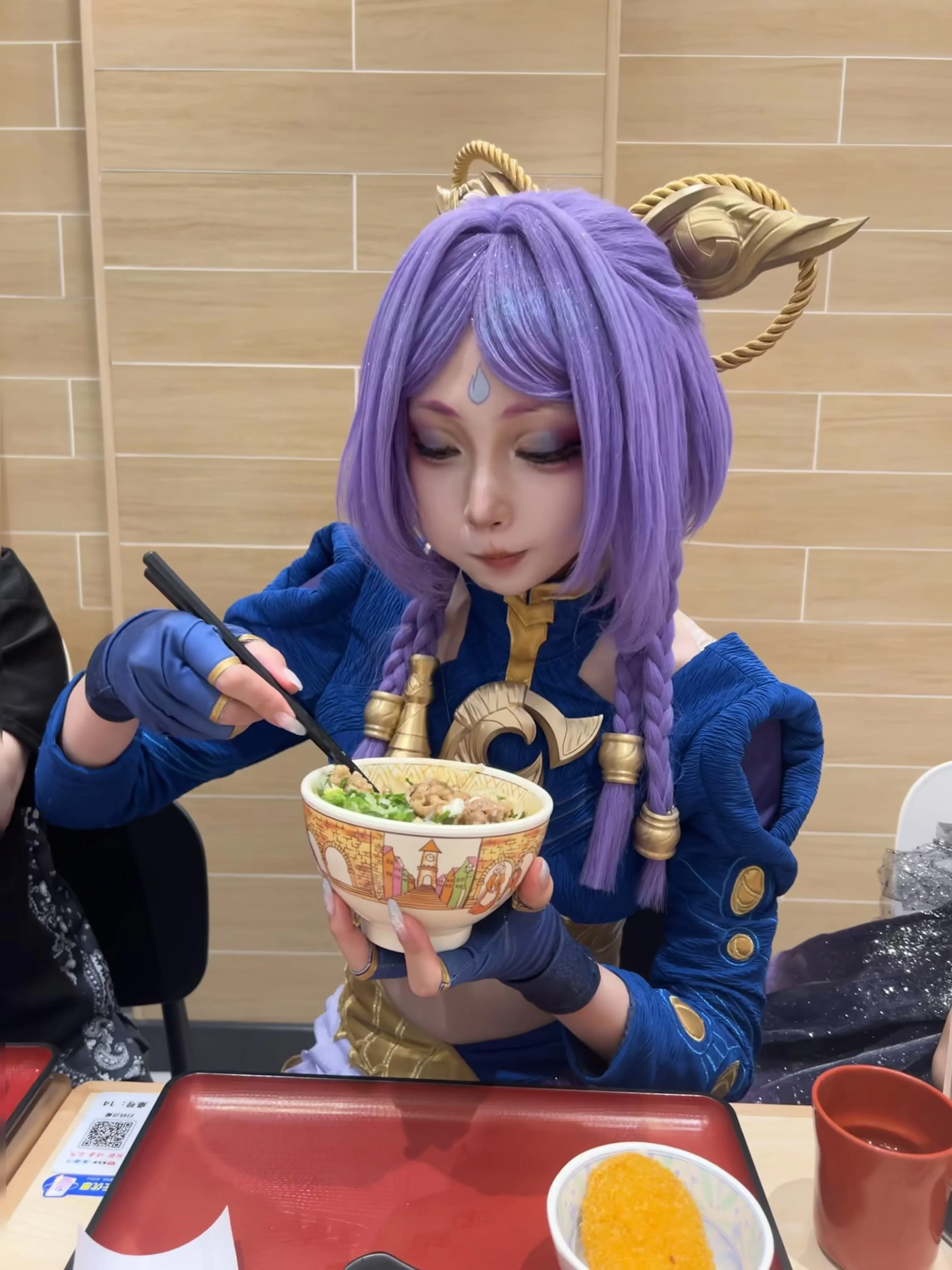 【芸阿娜cos】英雄联盟里吃碗面的真实漫展时刻 - 第 1 张