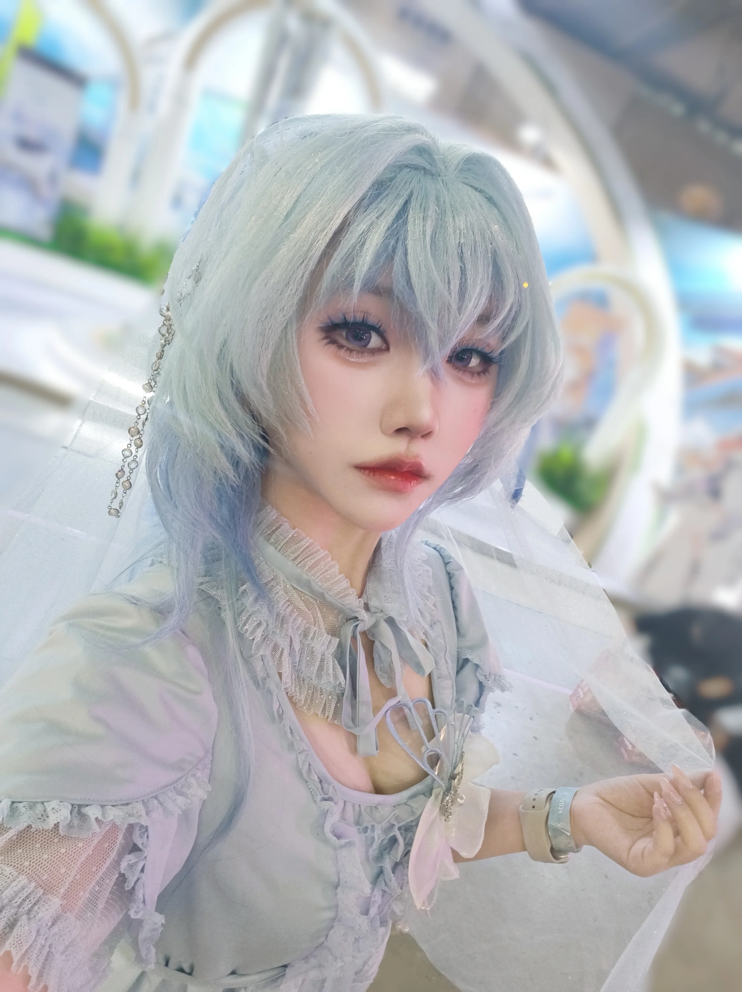鸣潮二周年现场，浅色系造型的逛展实录
