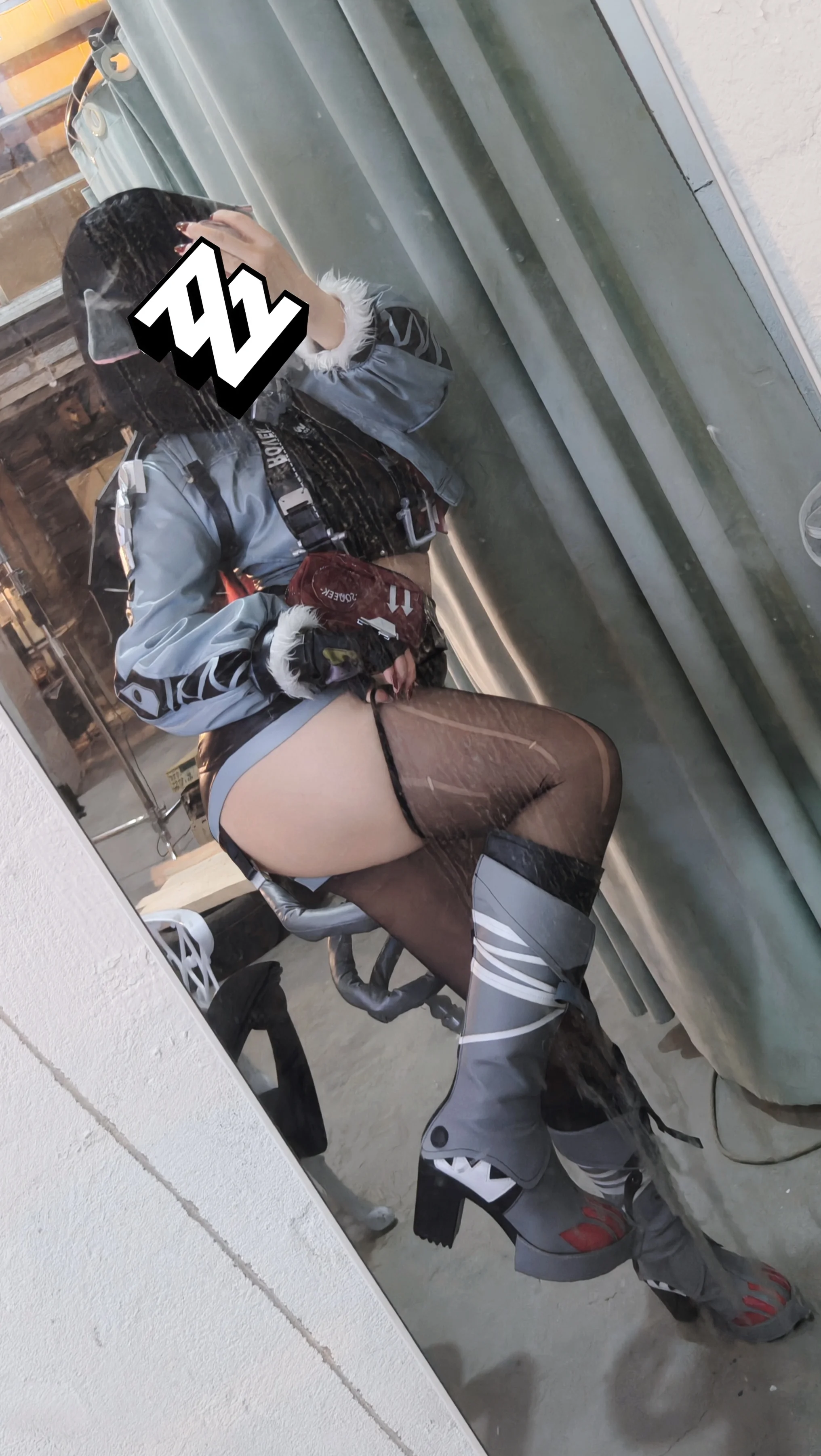 【简杜cos】绝区零的冷酷猎人，这身装备在摄影棚里拍出了全新感觉 - 第 1 张