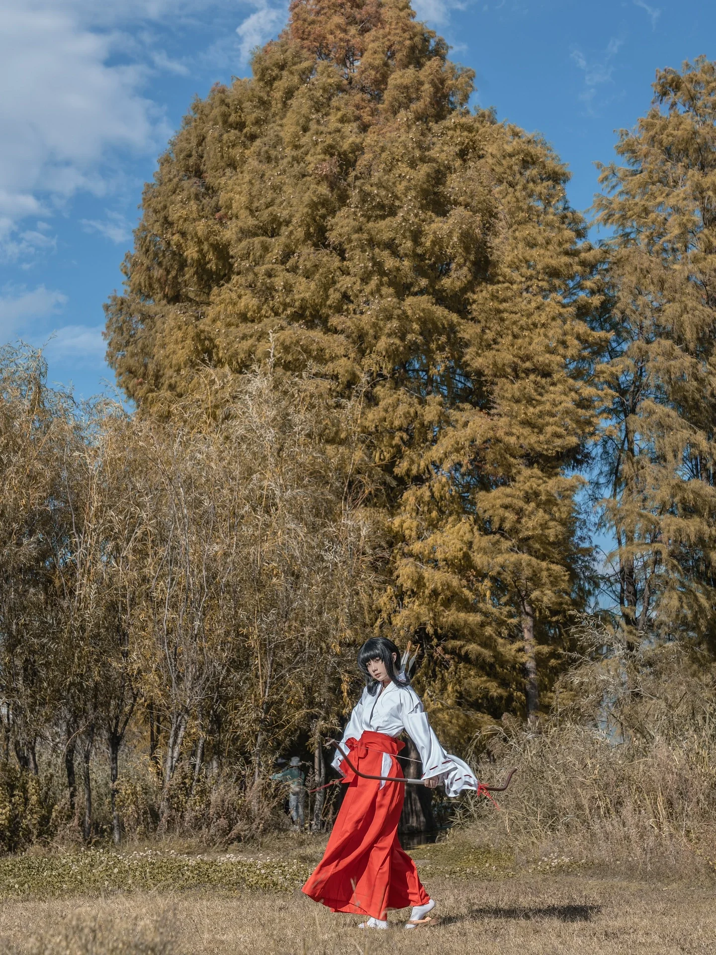 [Kikyo Cosplay] Clear Skies and Shrine Maiden at Longkan Pier in Dali - Image 10