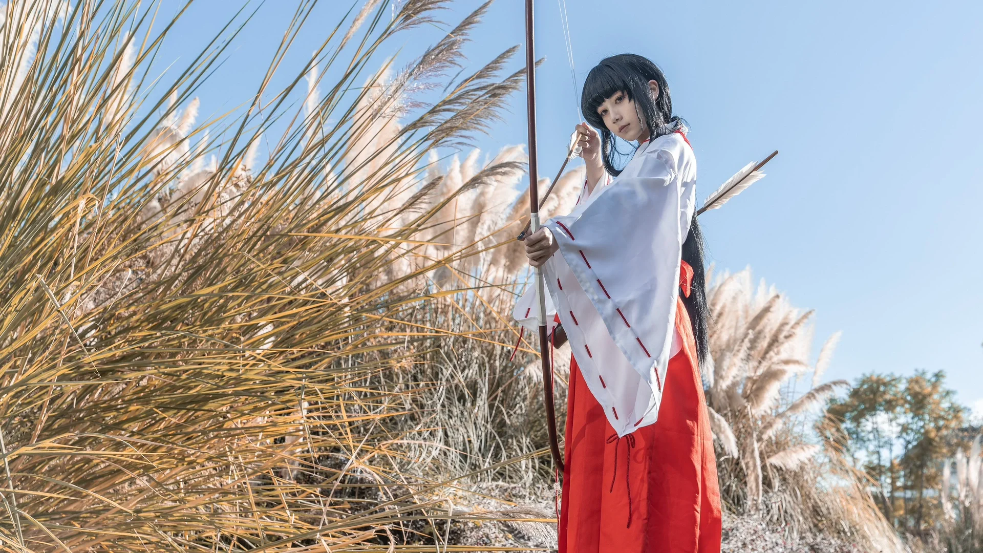 [Kikyo Cosplay] Clear Skies and Shrine Maiden at Longkan Pier in Dali - Image 8