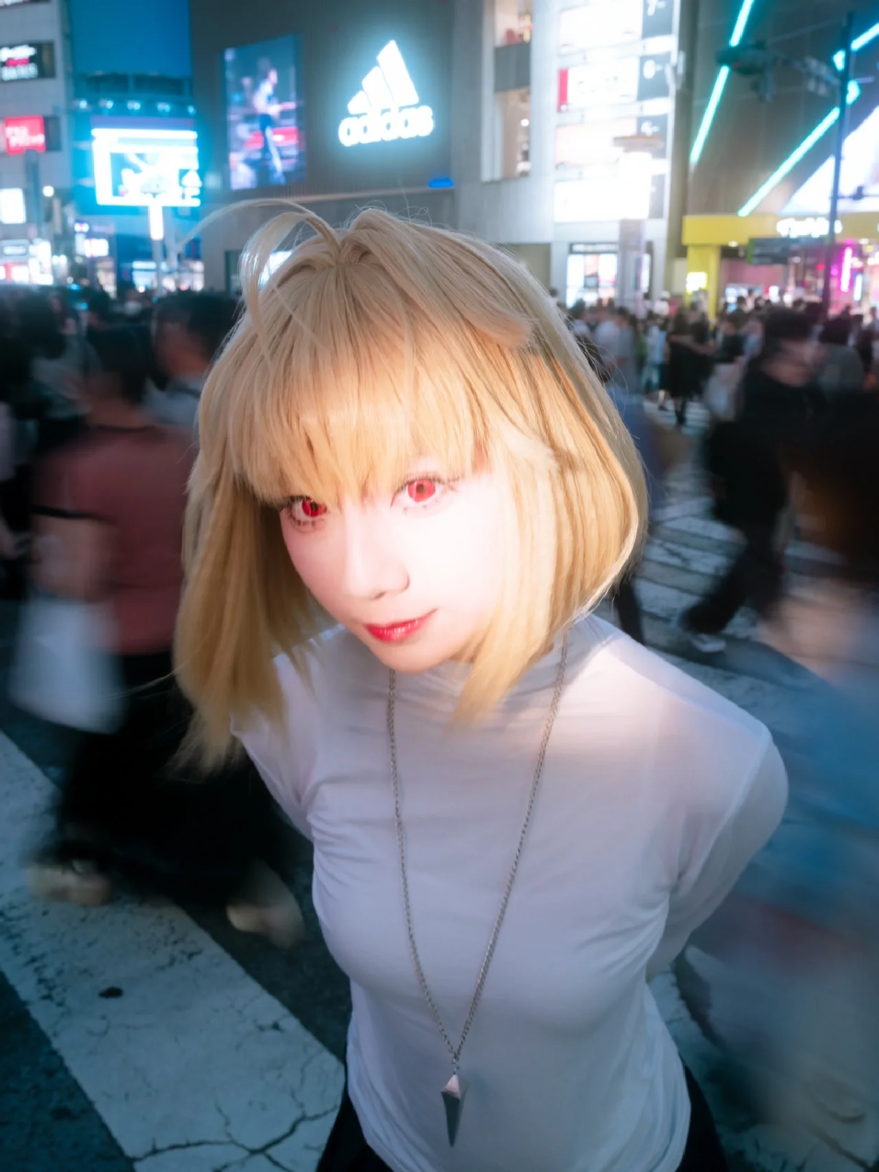 【爱尔奎特cos】涩谷街头，霓虹中的人流定格 - 第 1 张