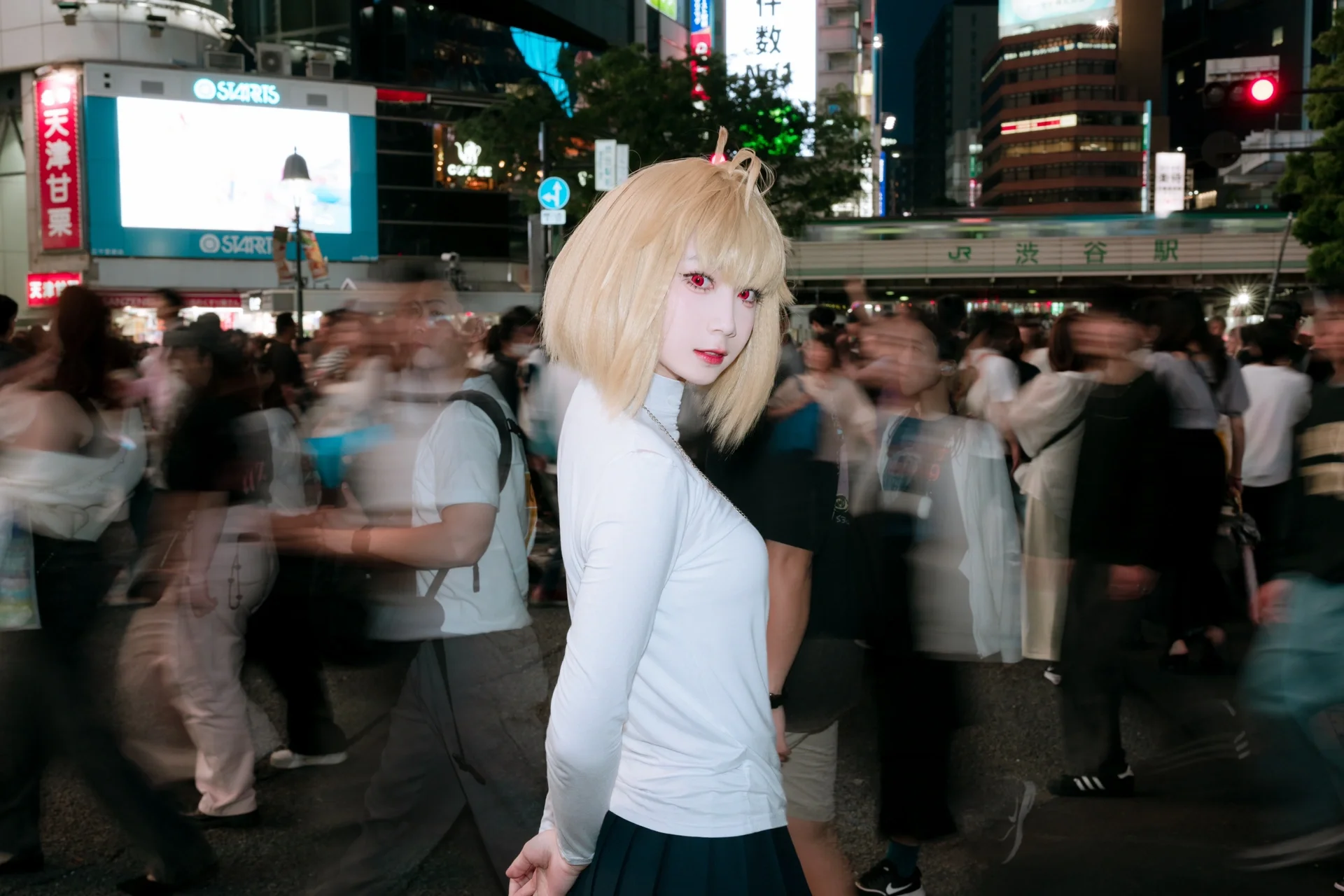 【爱尔奎特cos】涩谷街头，霓虹中的人流定格 - 第 5 张