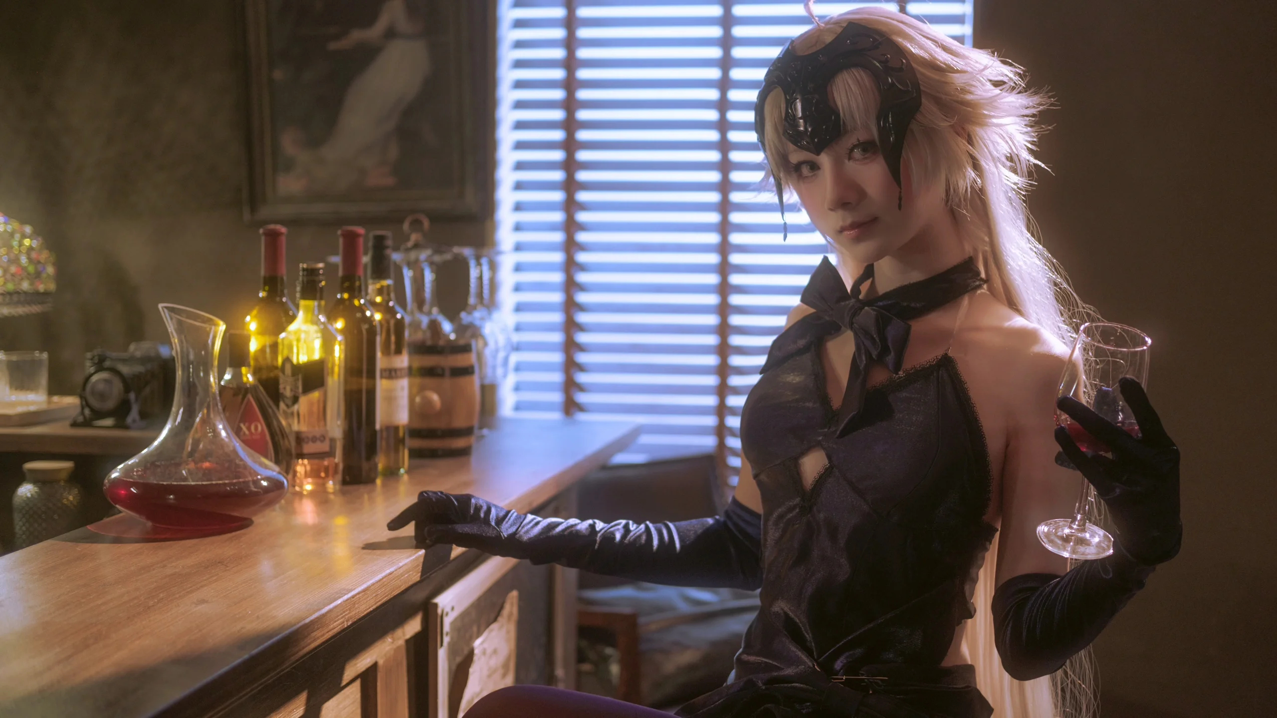 【Jeanne d'Arc (Alter) cosplay】Fate/Grand Order: A lazy sip under the tipsy night sky - Image 3