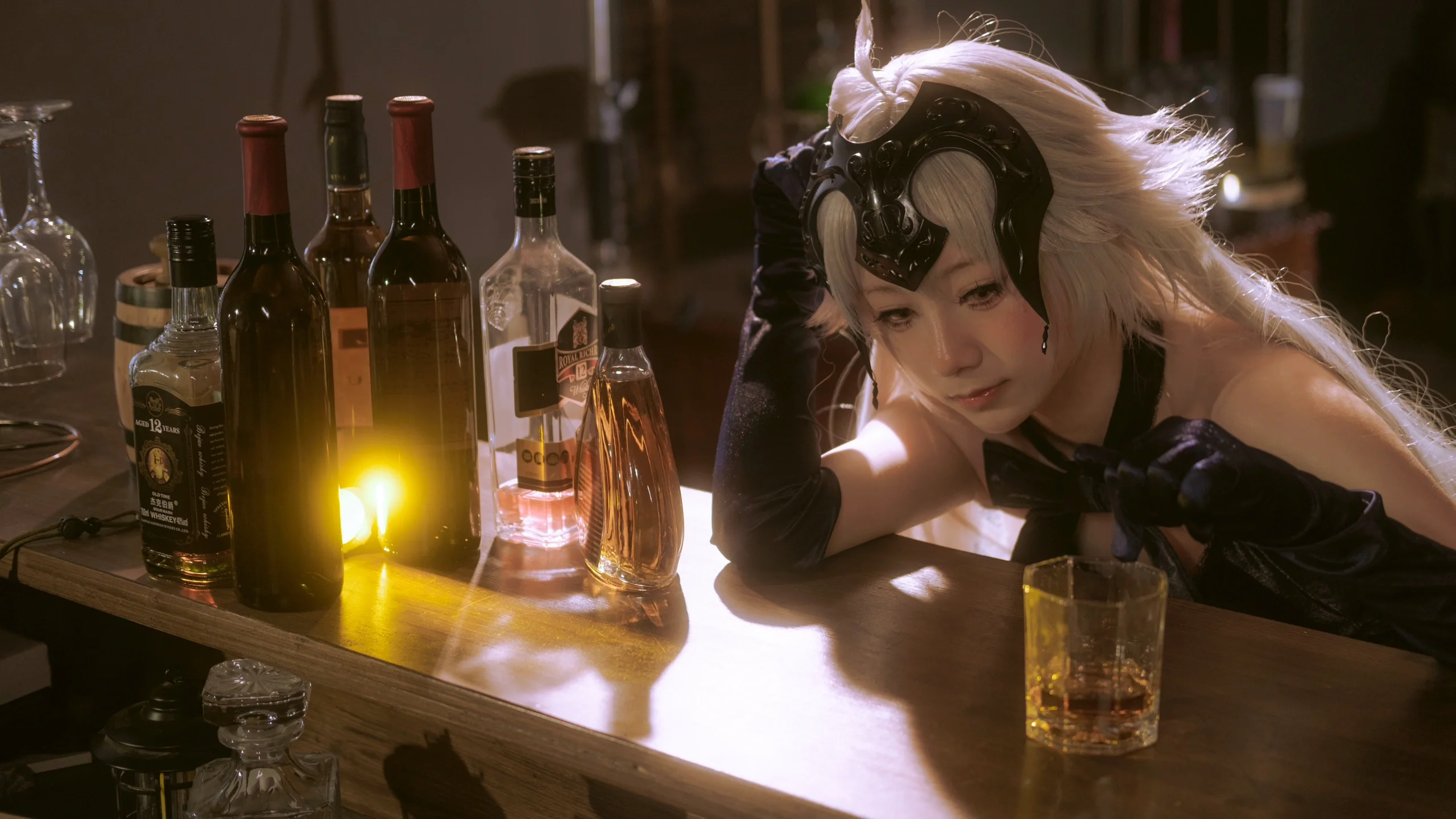 【Jeanne d'Arc (Alter) cosplay】Fate/Grand Order: A lazy sip under the tipsy night sky - Image 5