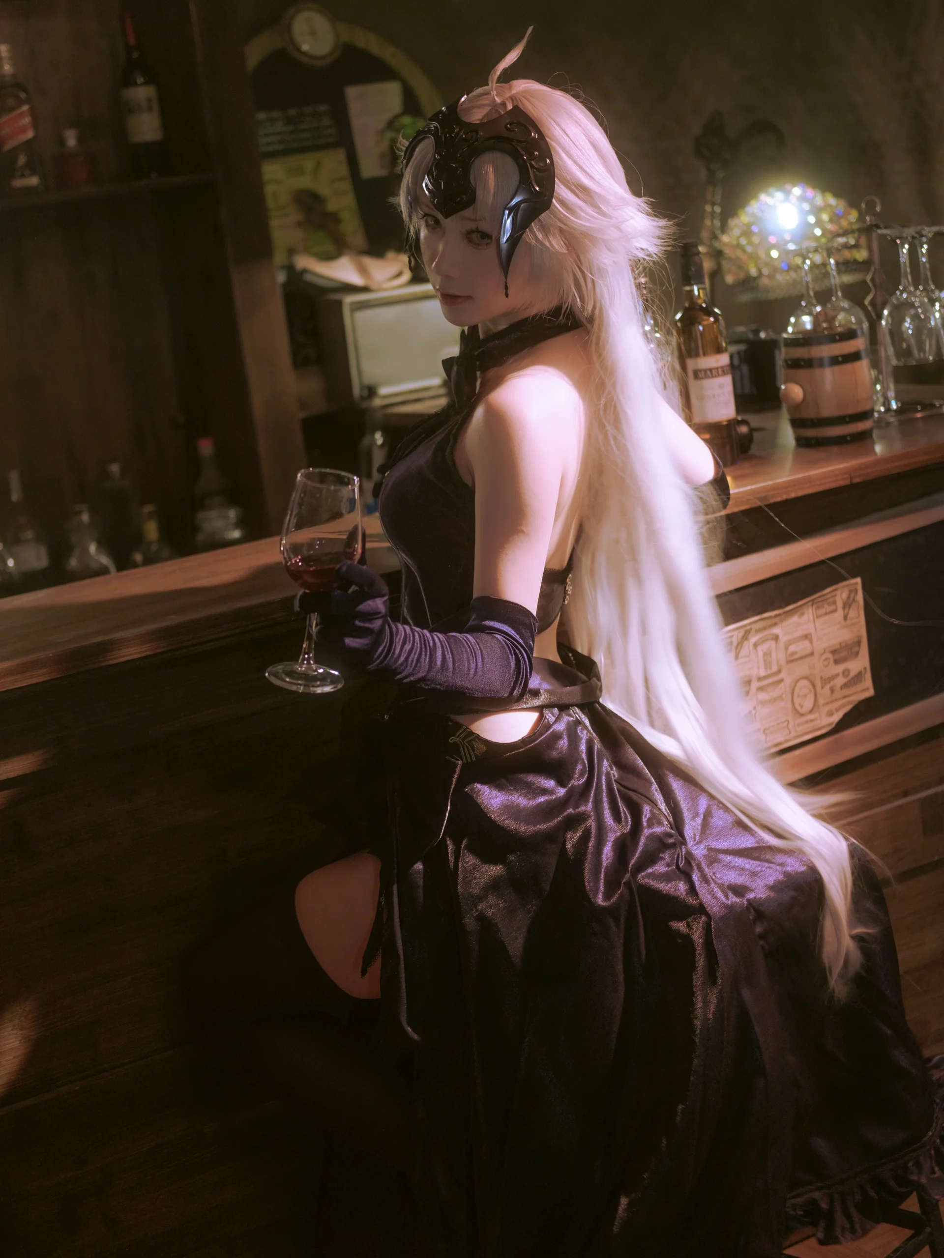 【Jeanne d'Arc (Alter) cosplay】Fate/Grand Order: A lazy sip under the tipsy night sky - Image 6