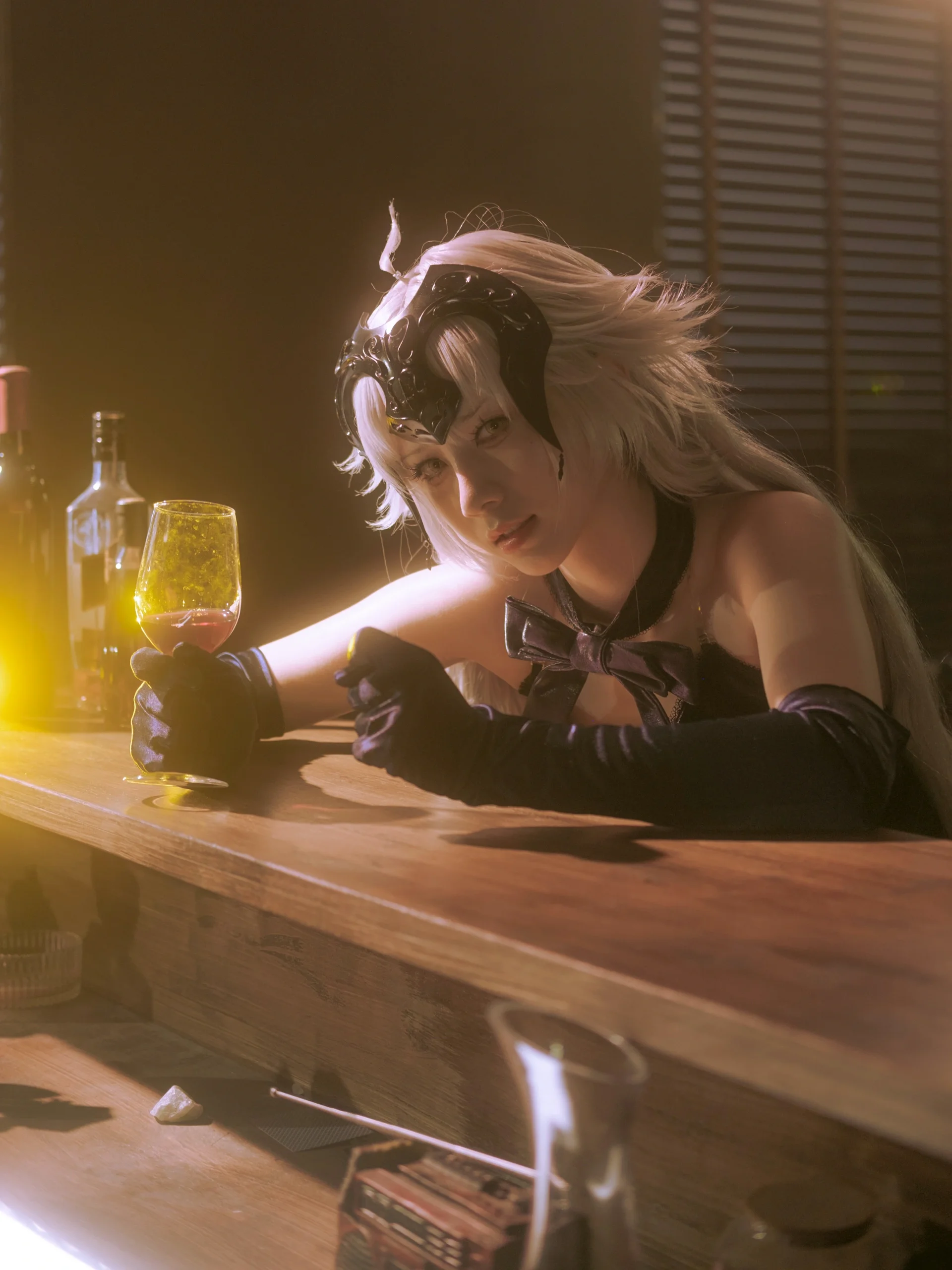 【Jeanne d'Arc (Alter) cosplay】Fate/Grand Order: A lazy sip under the tipsy night sky - Image 8
