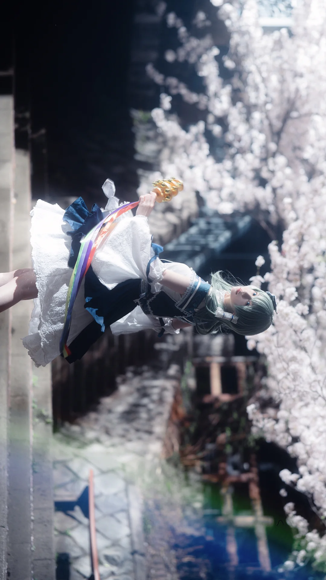 【东风谷早苗cos】东方project，夜樱与水面的全屏美学 - 第 9 张