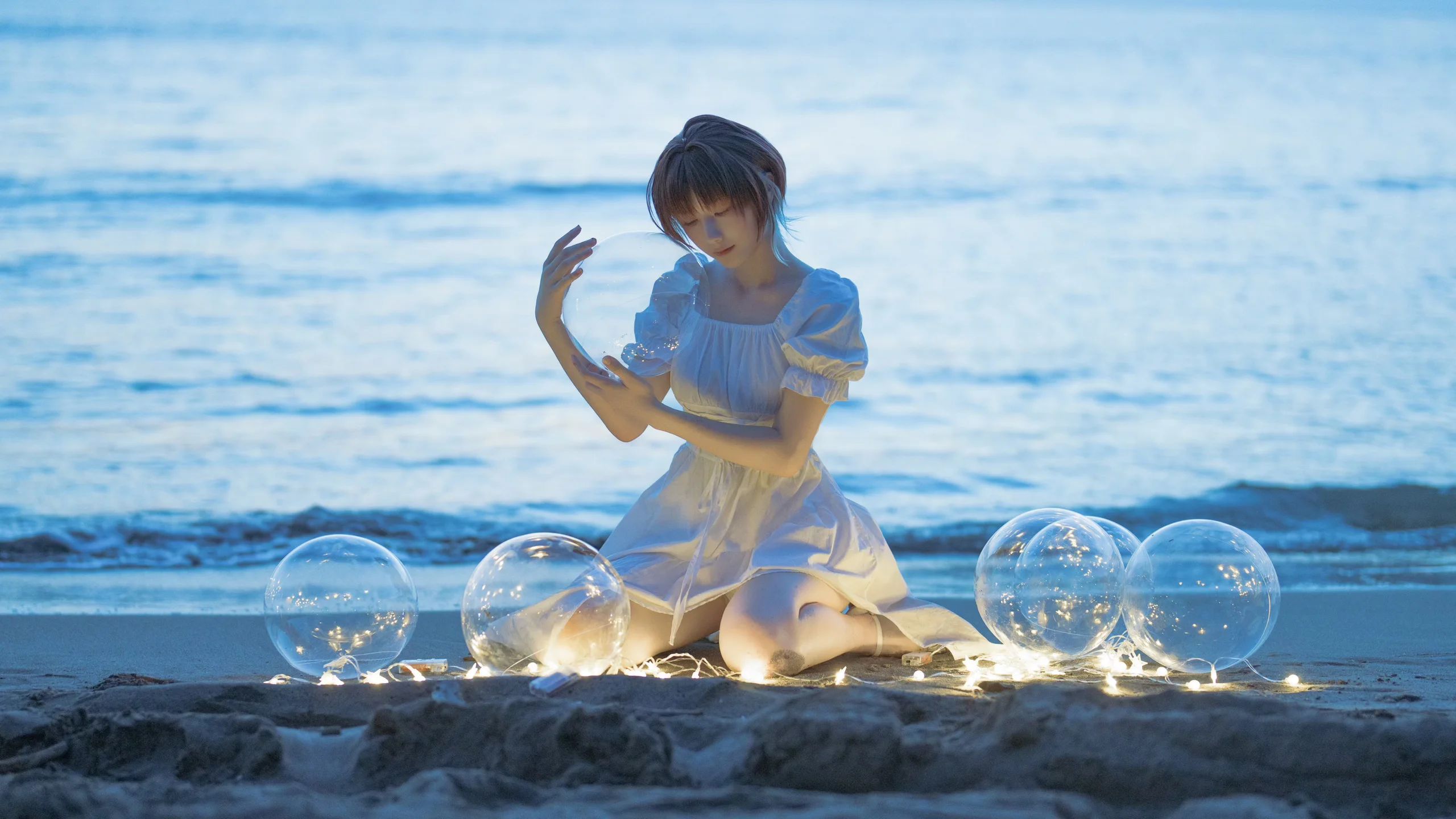 【浅仓透cos】偶像大师闪耀色彩，海边透明球的唯美瞬间 - 第 4 张