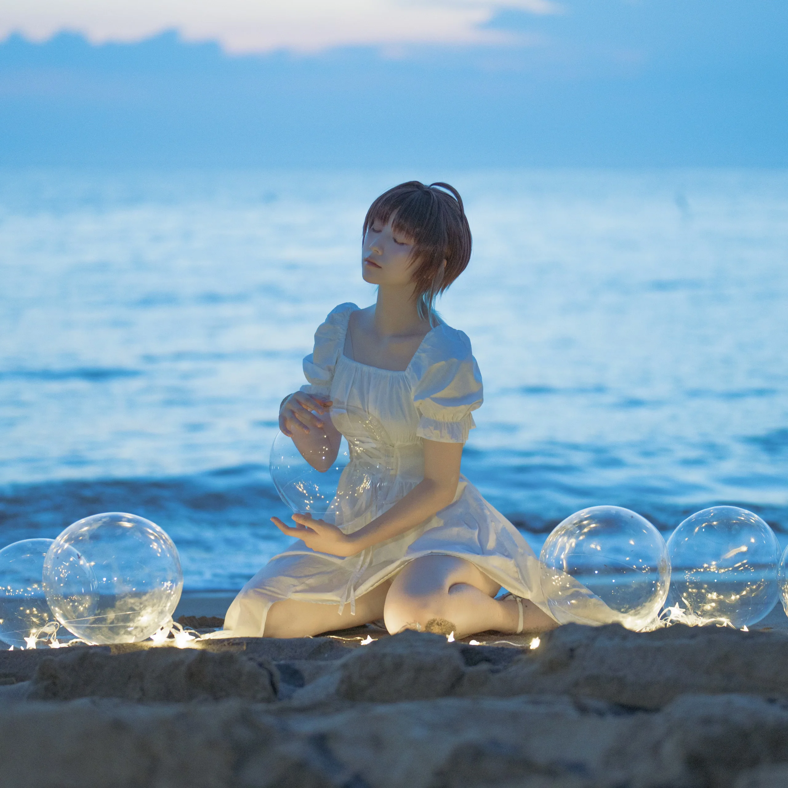 【浅仓透cos】偶像大师闪耀色彩，海边透明球的唯美瞬间 - 第 5 张