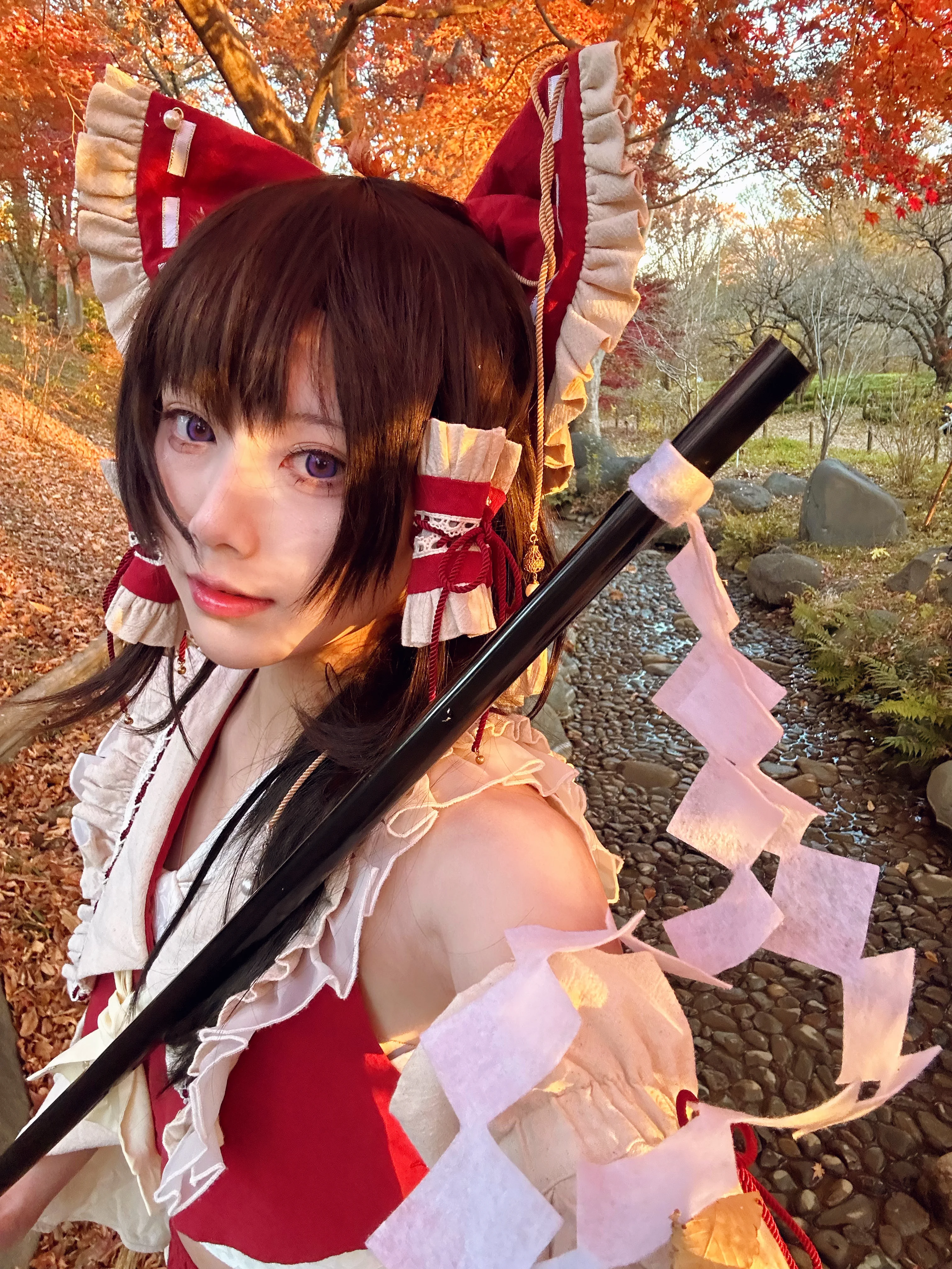 【博丽灵梦cos】秋风中的红叶巫女 - 第 1 张