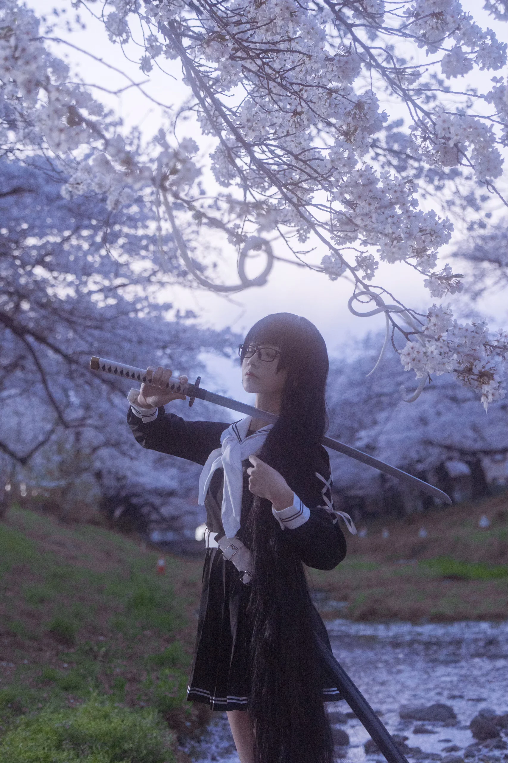 【黑姬cos】樱花与太刀，去年四月在溪边的拍摄碎片 - 第 1 张