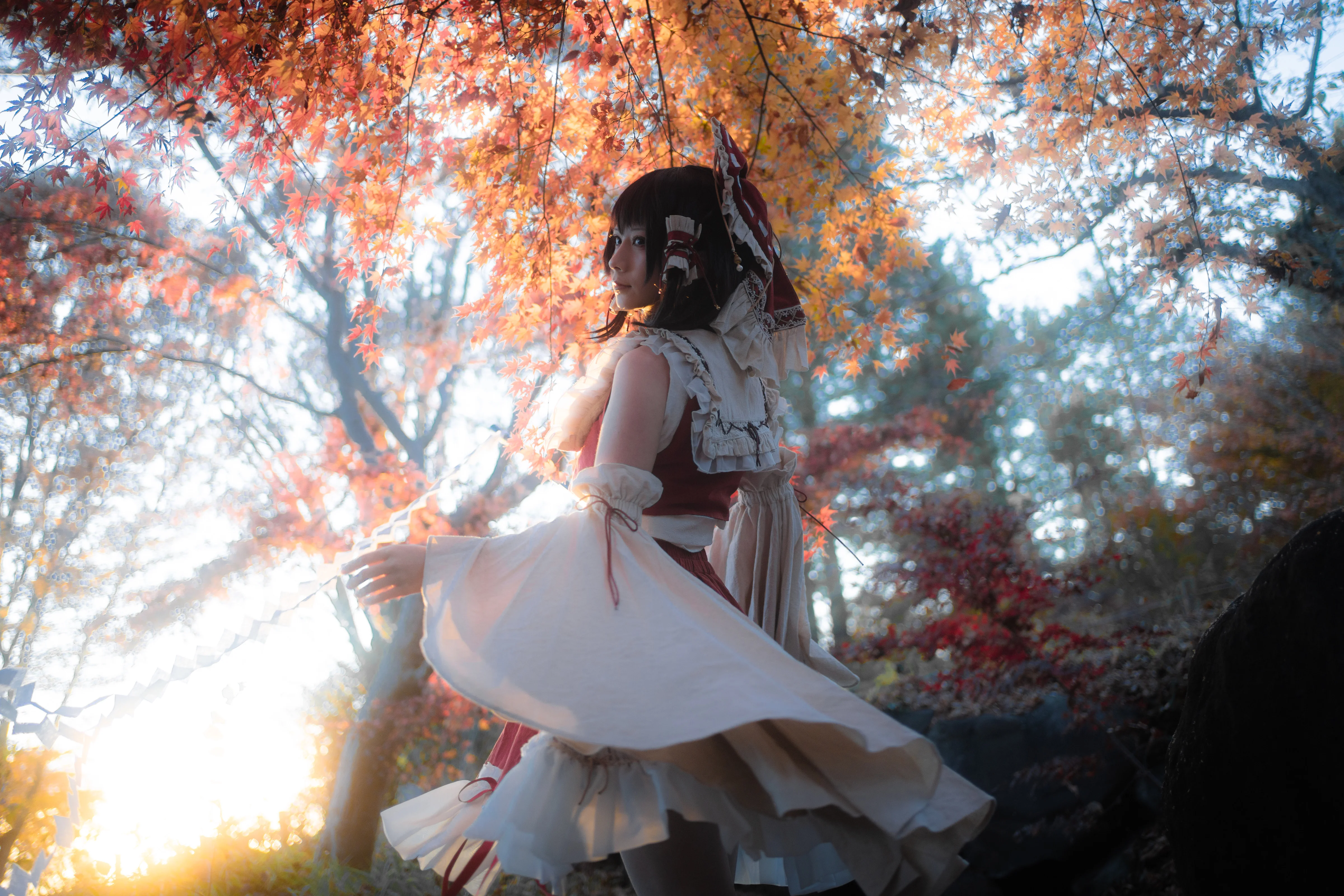 【博丽灵梦cos】东方project红白巫女的秋日枫舞 - 第 4 张