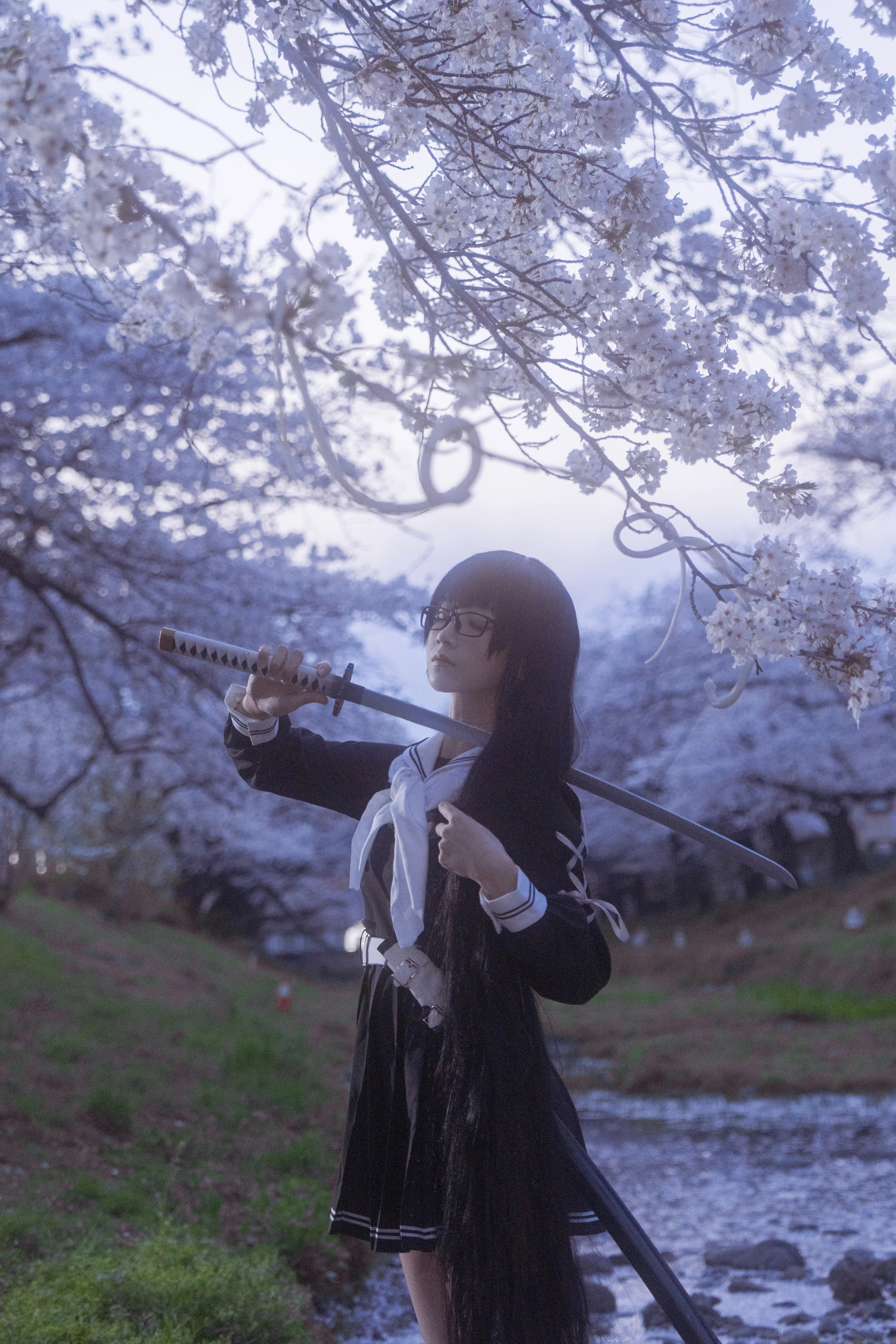 蓝调时刻下，cosplay与静谧光影的相遇 - 第 11 张