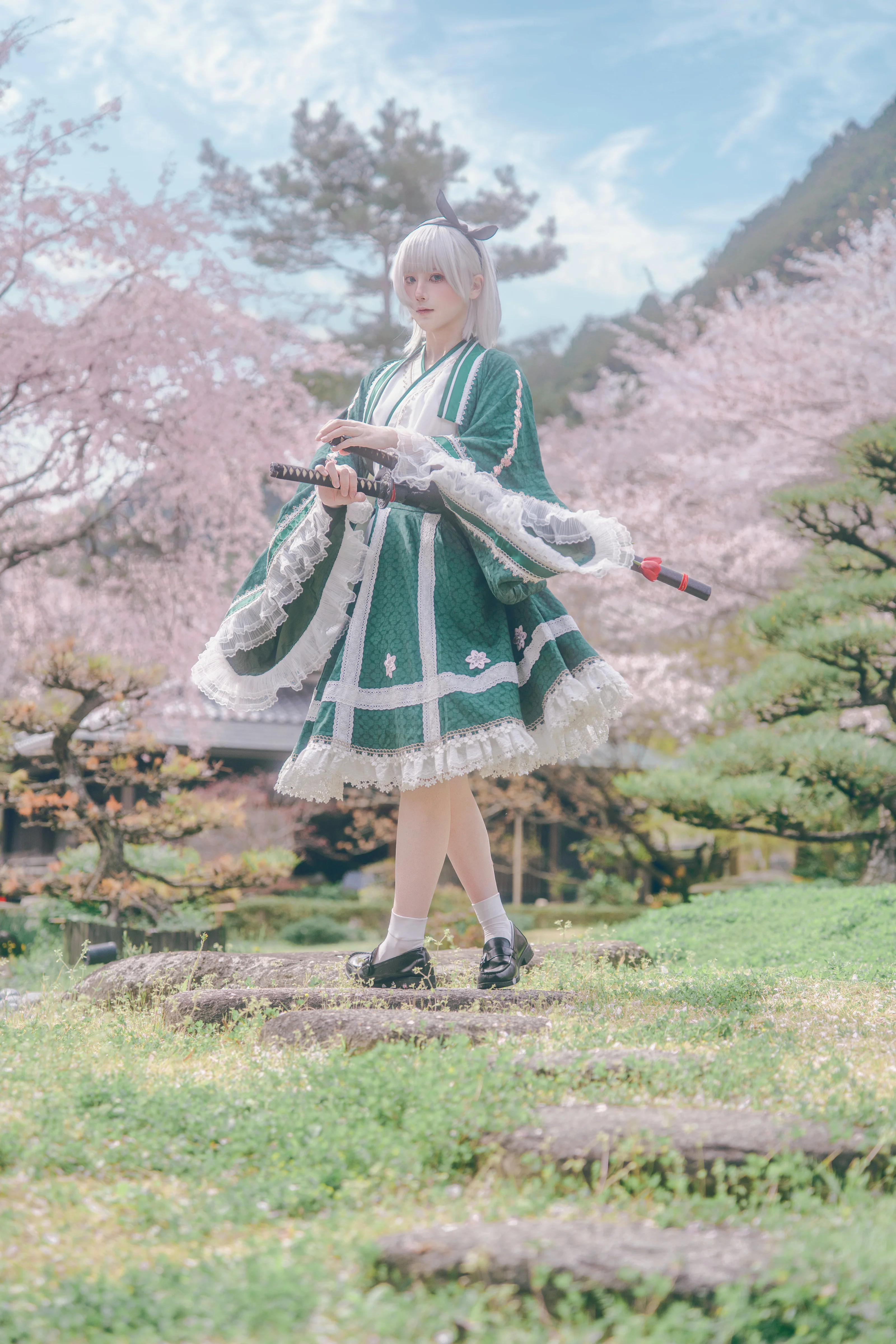 【魂魄妖夢cos】東方Project，白玉樓下的春日揮刀與靜謐瞬間 - 第 1 張