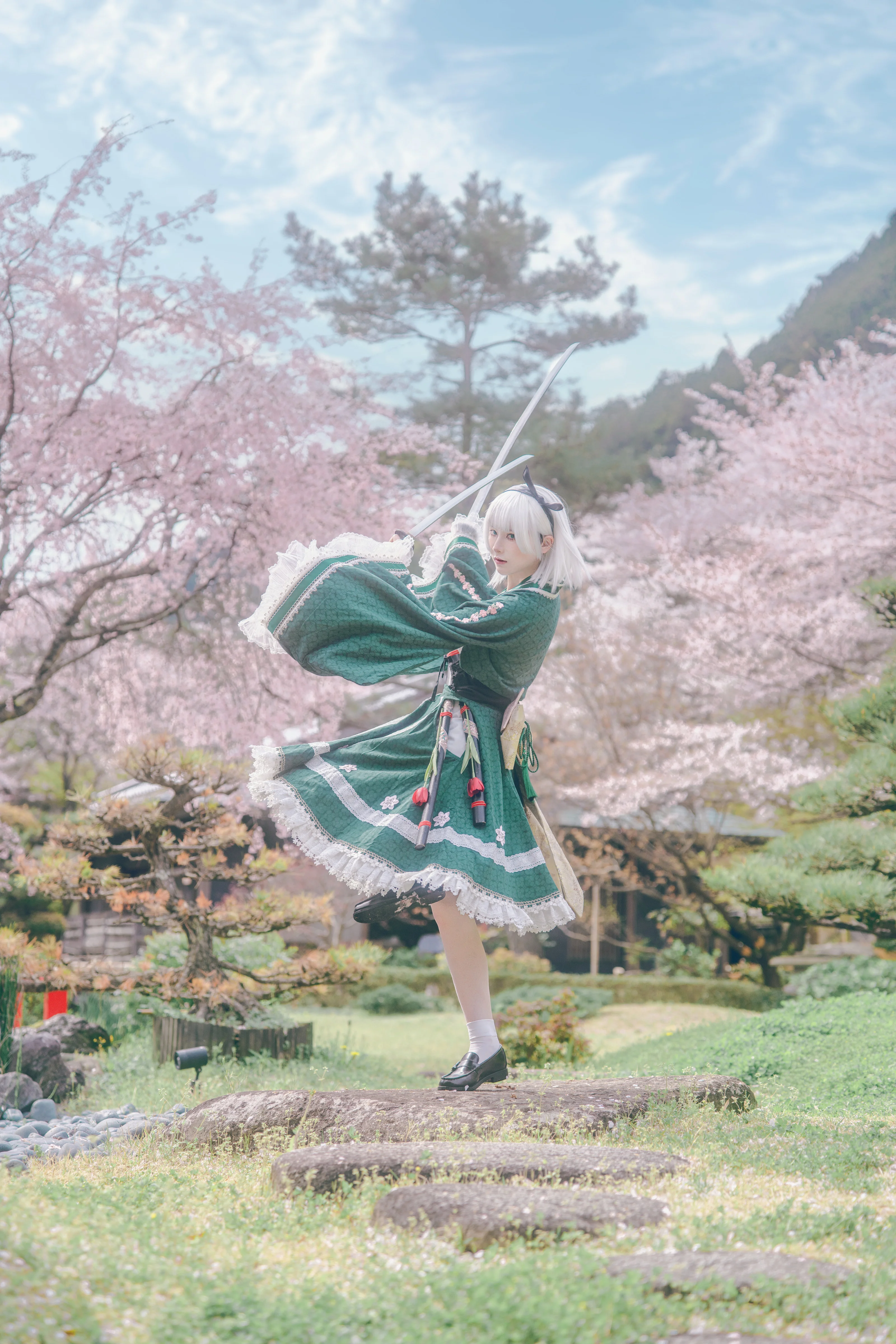 【魂魄妖夢cos】東方Project，白玉樓下的春日揮刀與靜謐瞬間 - 第 2 張