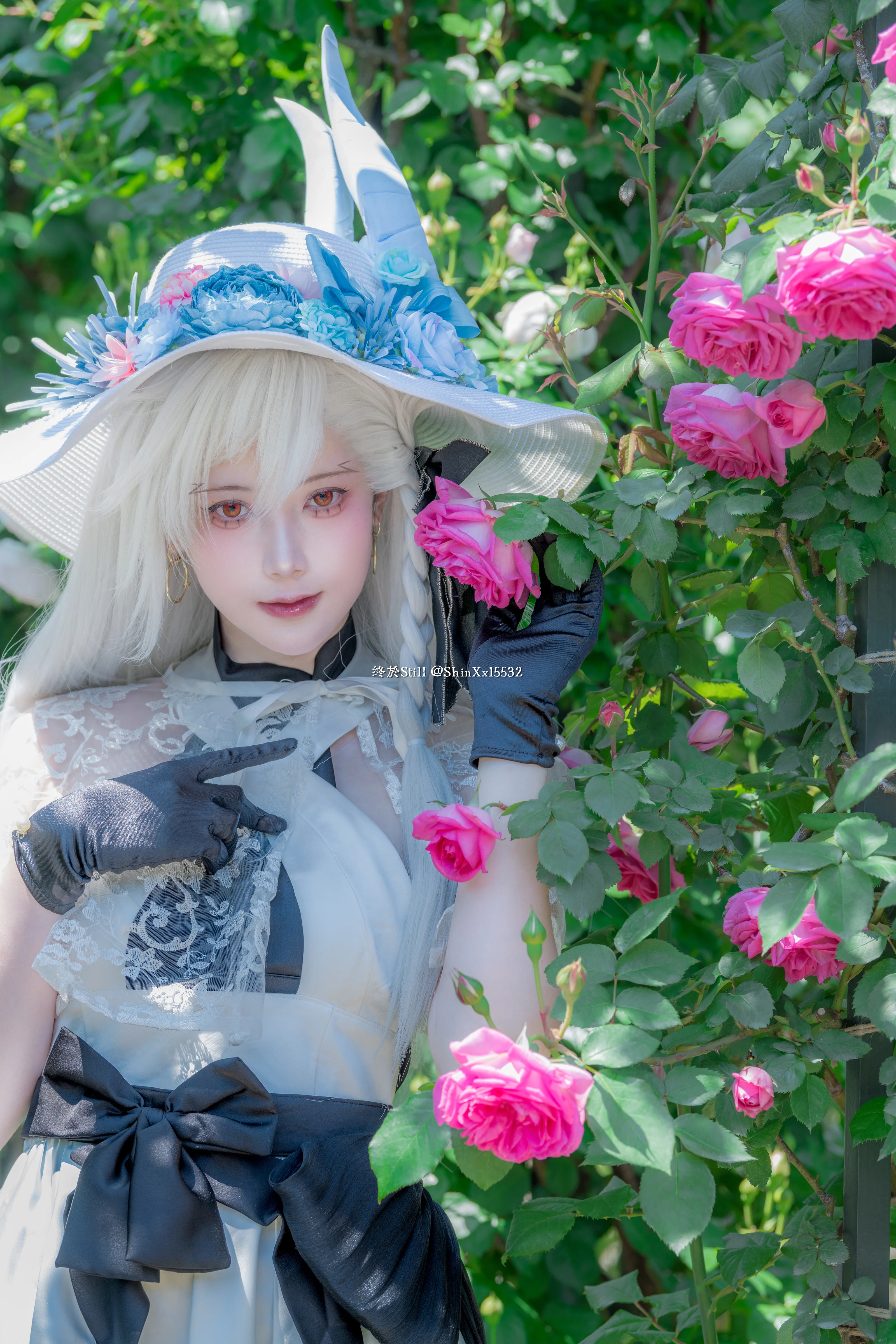 【オルガマリー・アニムスフィア コスプレ】Fate/Grand Orderの所長、バラ園でガチャ解放を待つ - 5 枚目