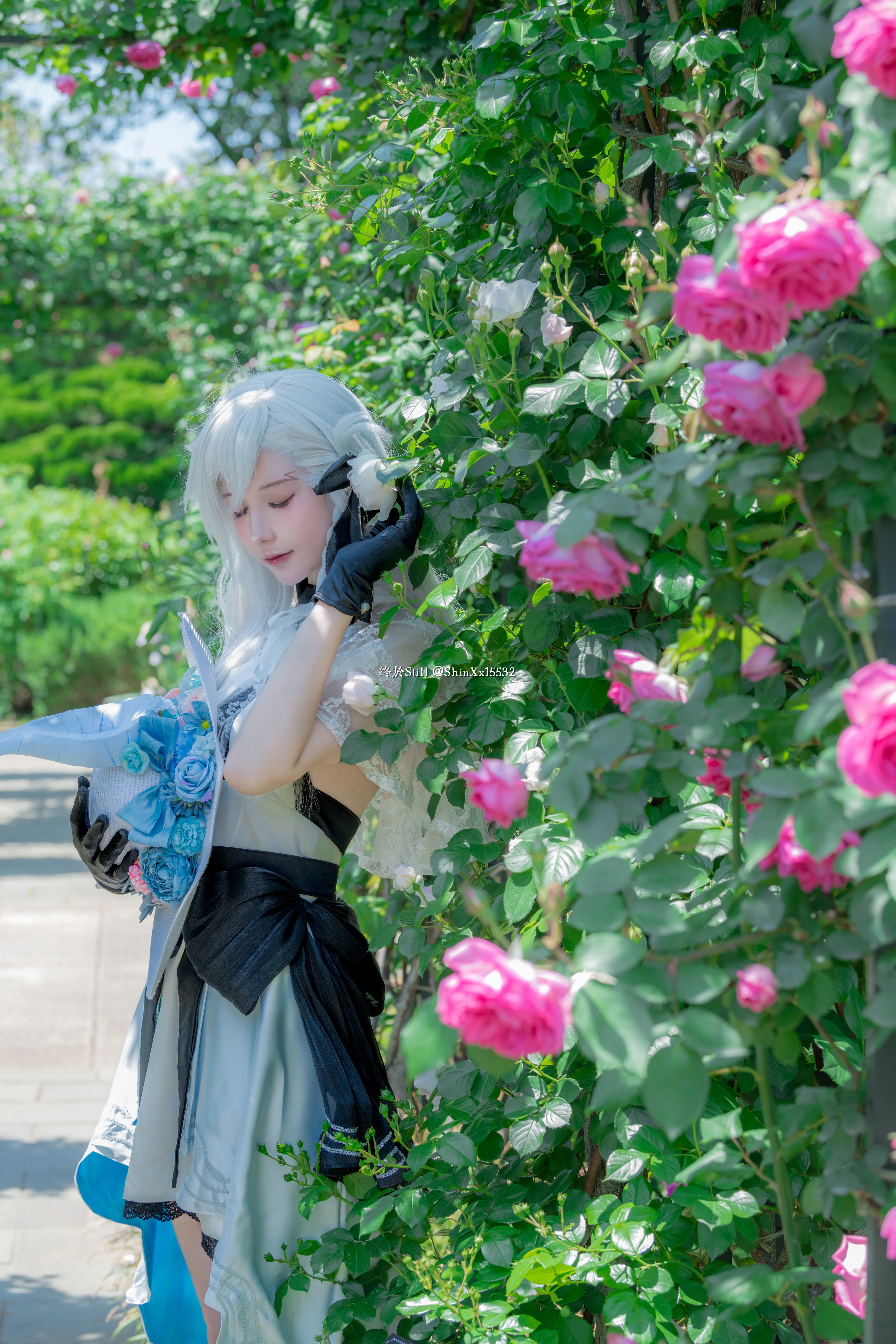 【オルガマリー・アニムスフィア コスプレ】Fate/Grand Orderの所長、バラ園でガチャ解放を待つ - 6 枚目