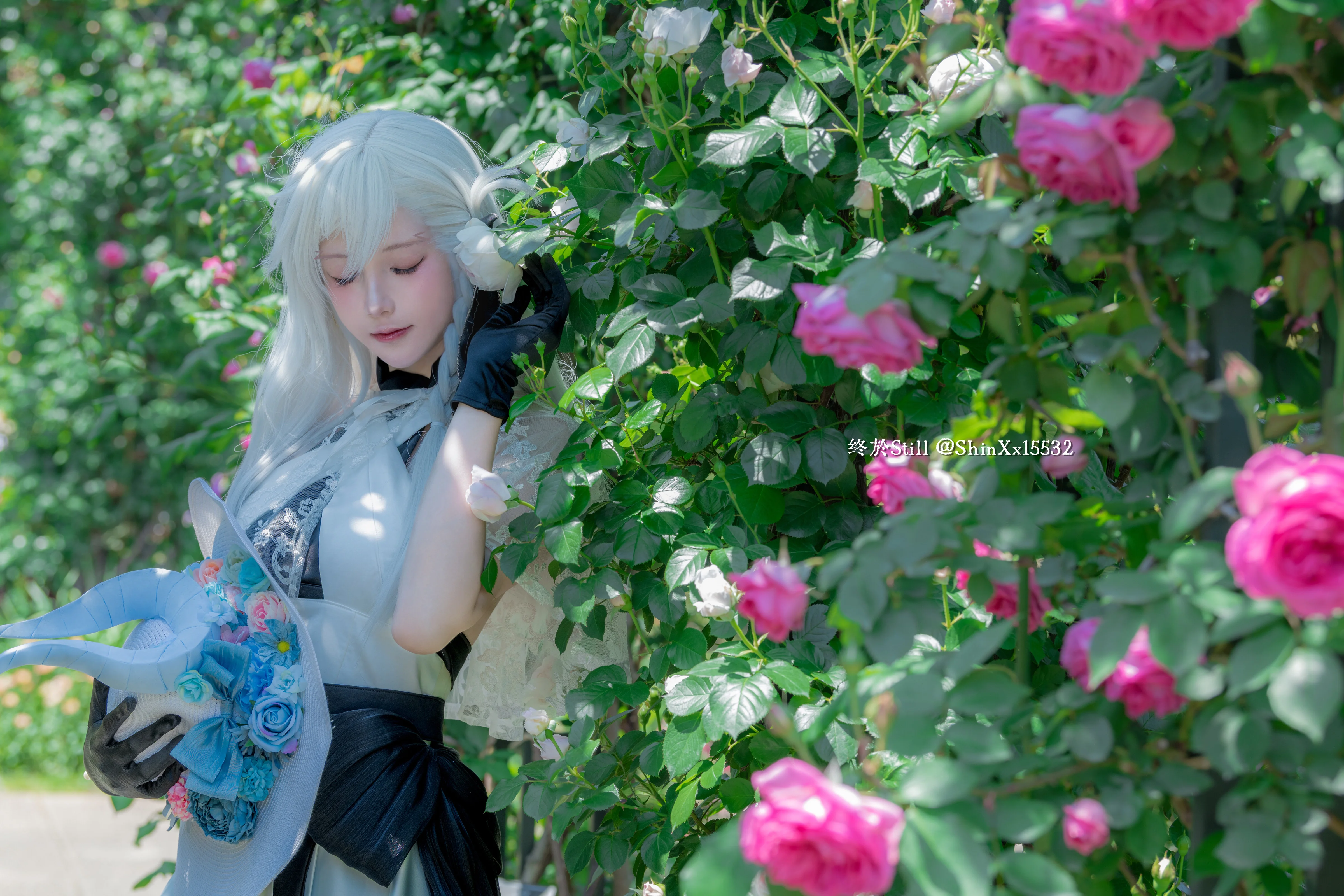 【オルガマリー・アニムスフィア コスプレ】Fate/Grand Orderの所長、バラ園でガチャ解放を待つ - 7 枚目