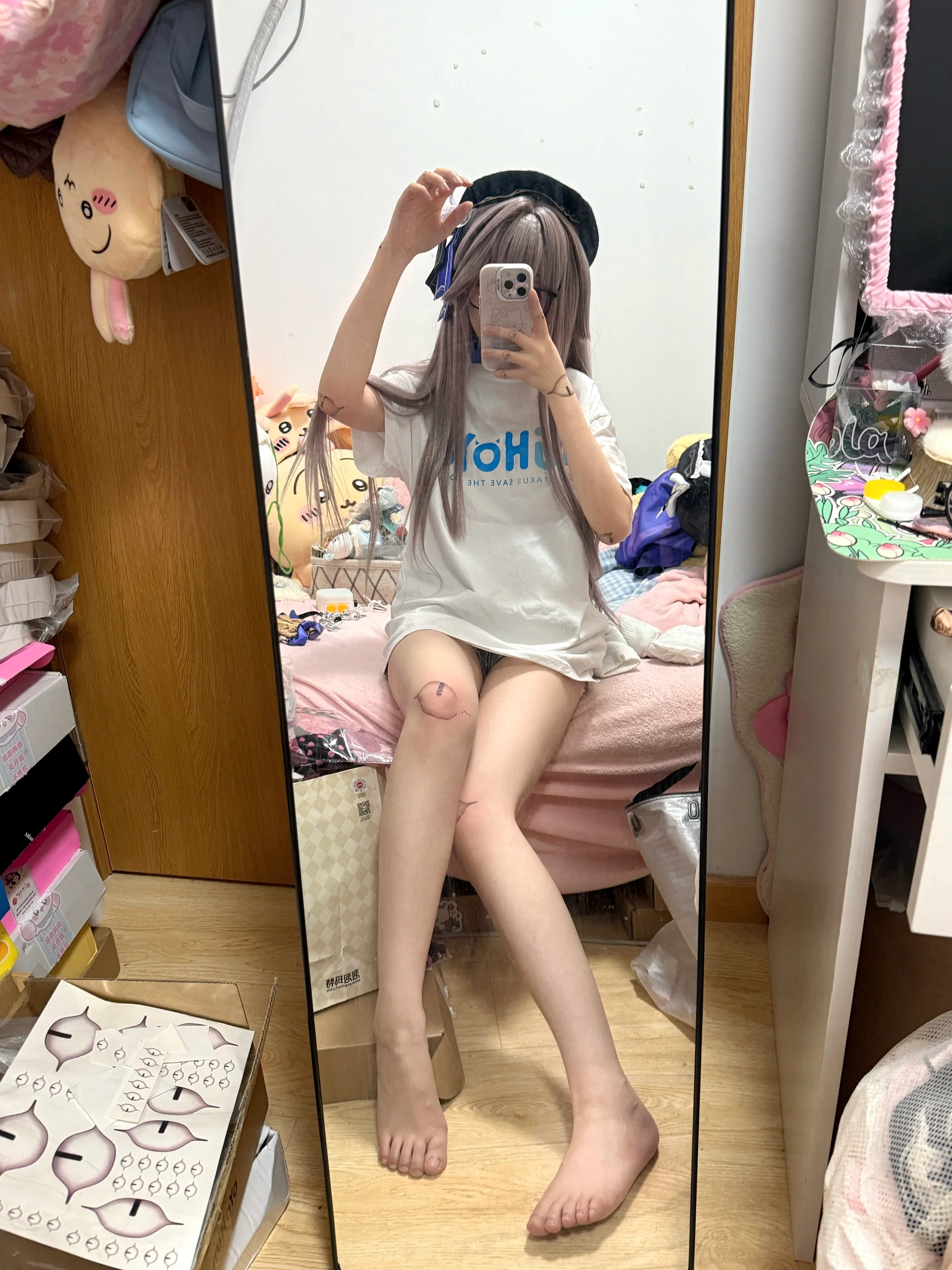 【黑塔cos】崩坏星穹铁道私宅造型对镜自拍，宽松T恤搭配可爱配饰 - 第 4 张