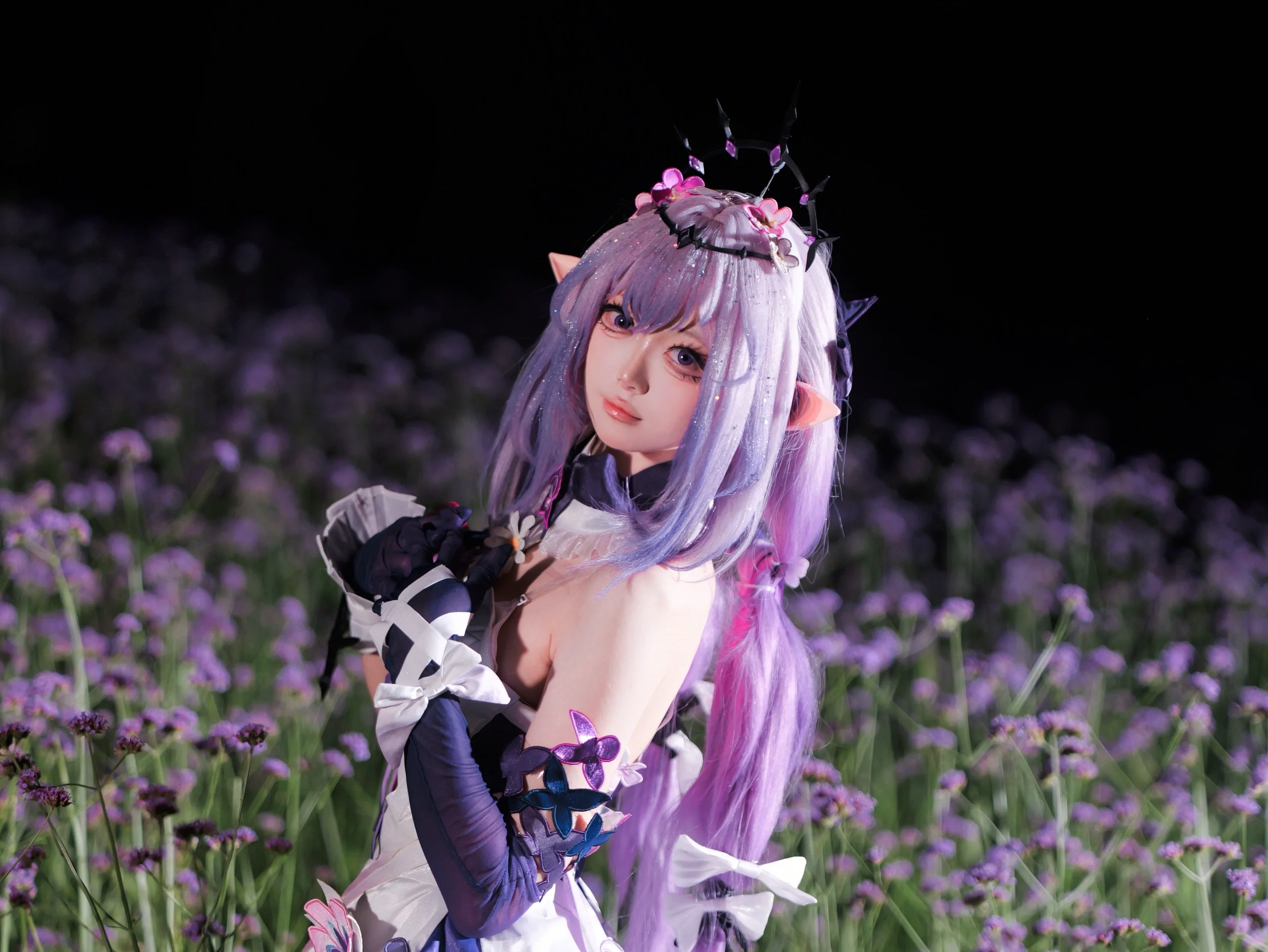 【遐蝶cos】崩壞星穹鐵道，夜風花海間的紫色長鐮 - 第 2 張
