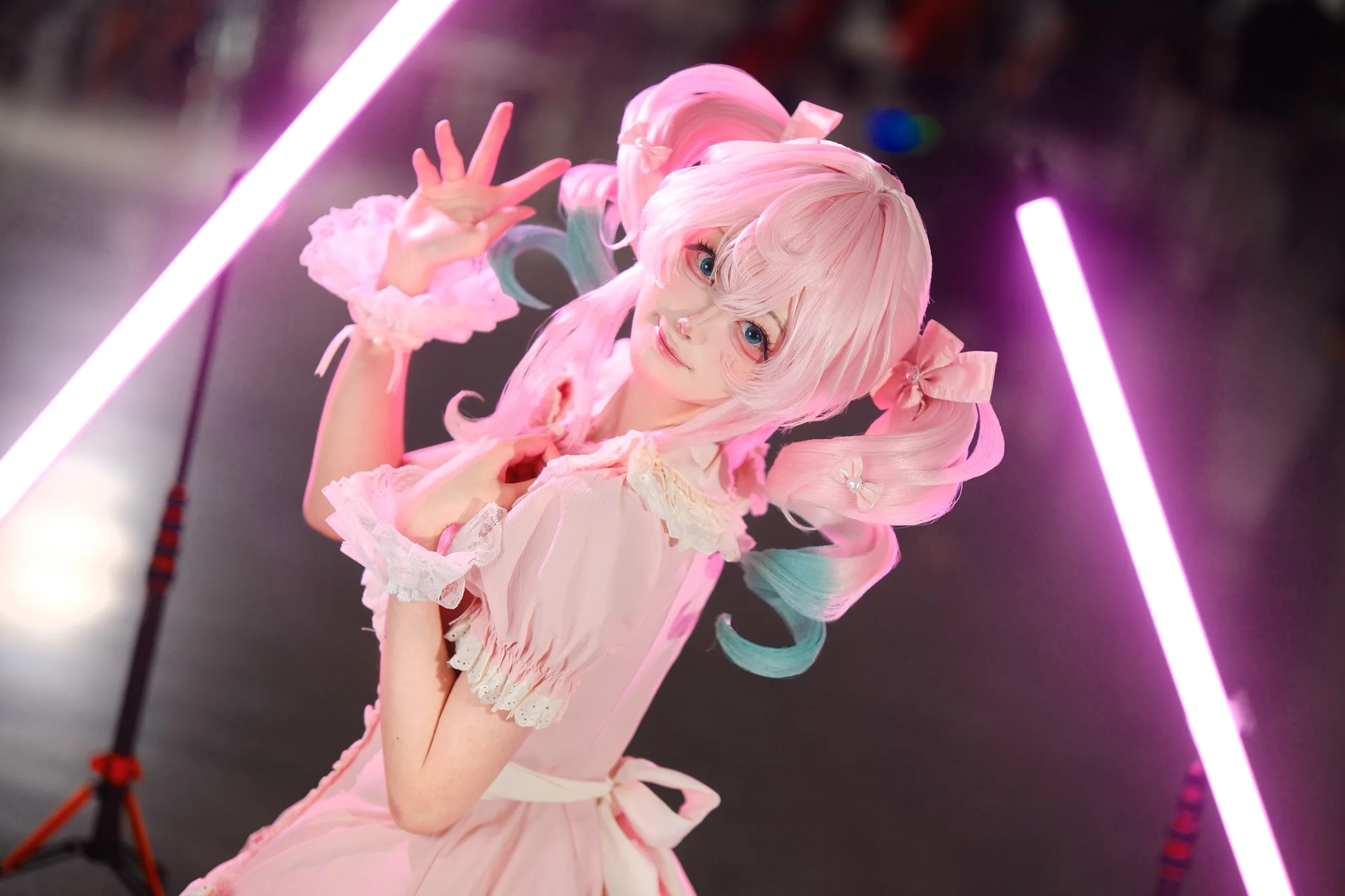 【风堇cos】崩坏星穹铁道里像小偶像一样闪闪发光的场照 - 第 2 张