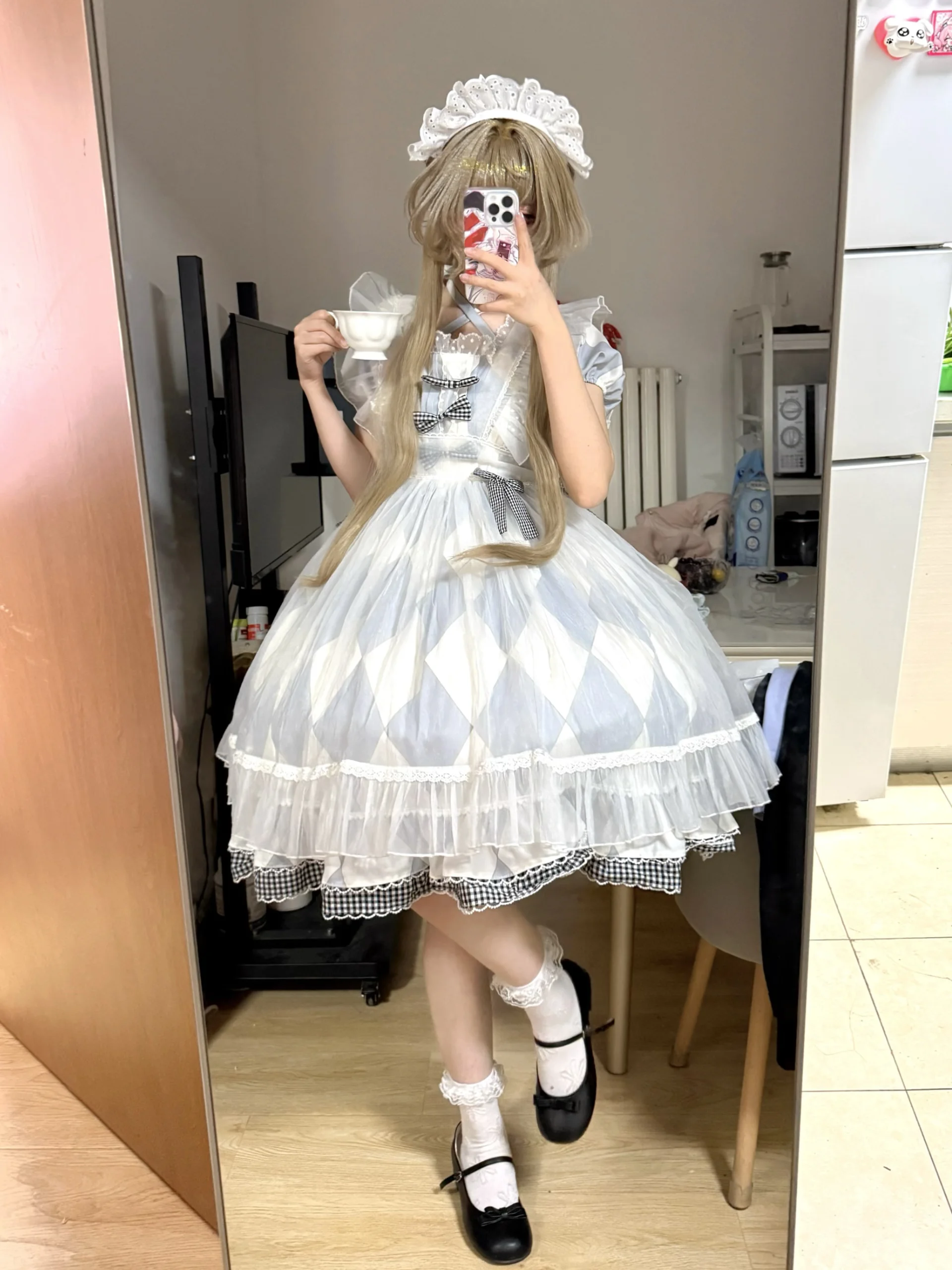 【桑多涅cos】蓝白菱格Lo裙与木偶少女的适配度 - 第 1 张