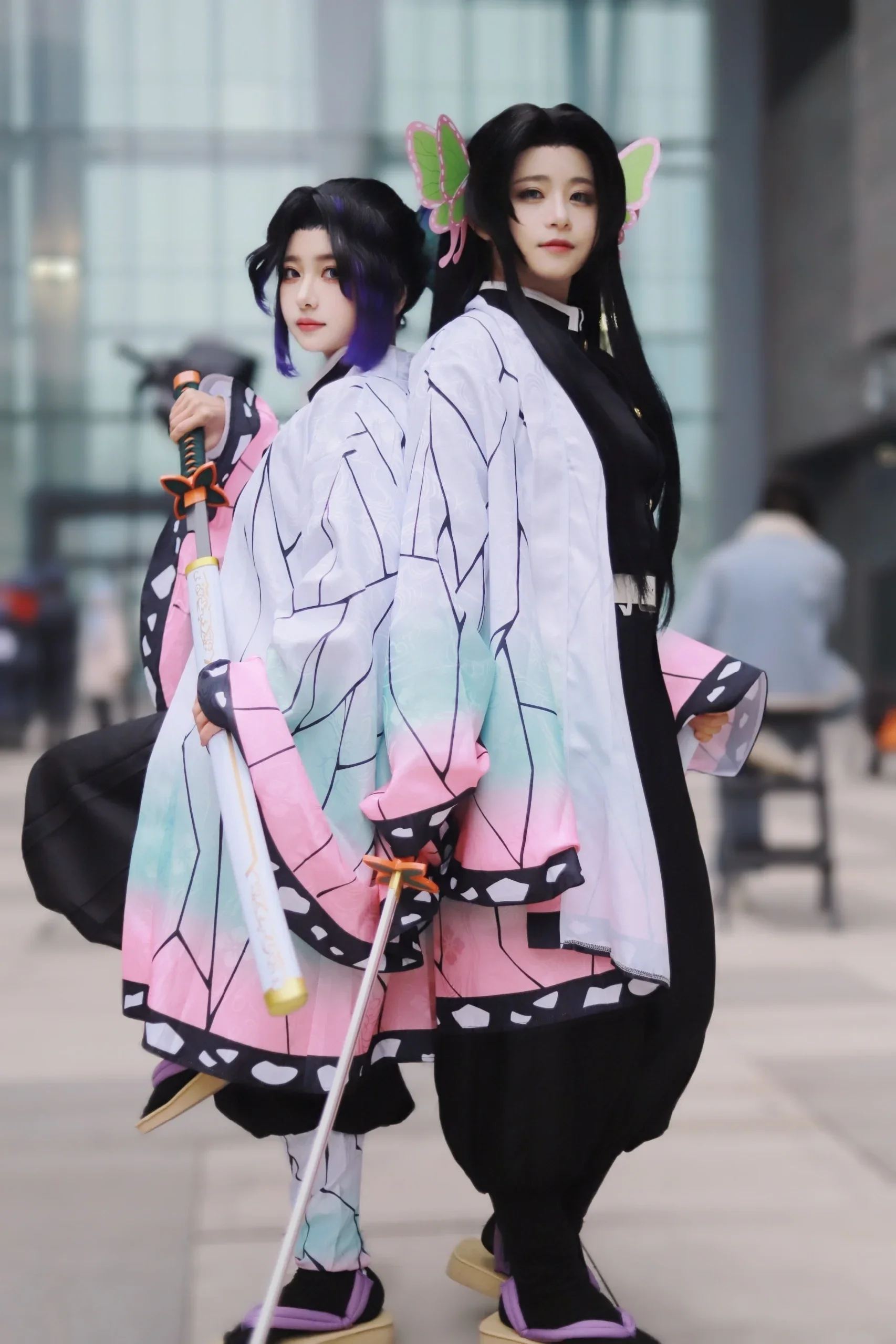 【胡蝶しのぶ コスプレ】姉妹と一緒の「鬼滅の刃」成都ACJOYアニメイベント写真 - 9 枚目