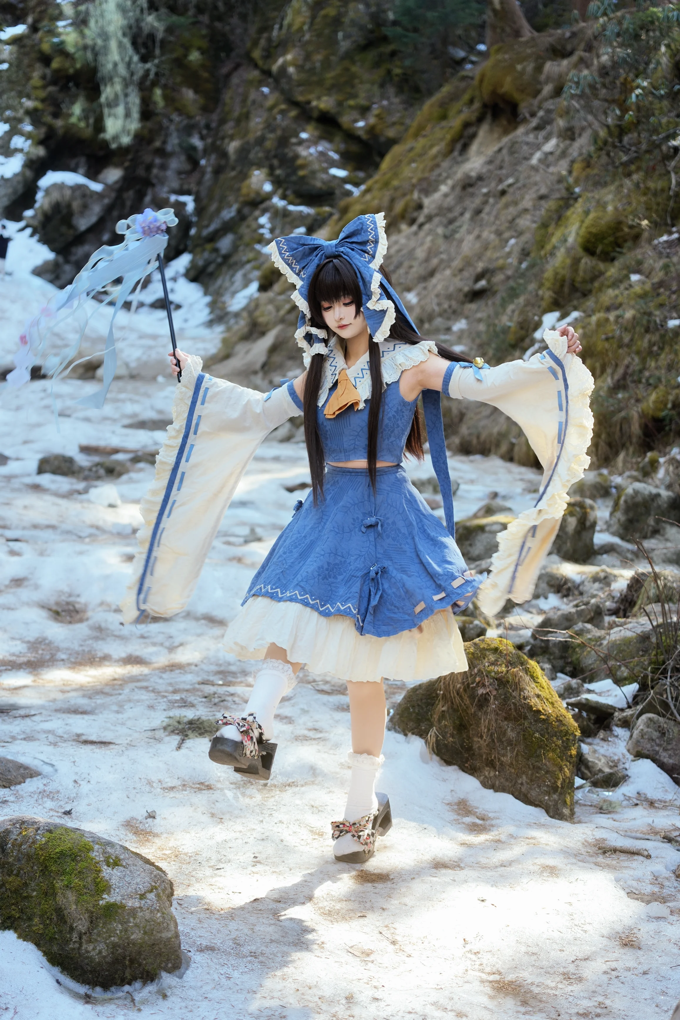 【博丽灵梦cos】冰雪溪涧的冬日二设巫女 - 第 2 张