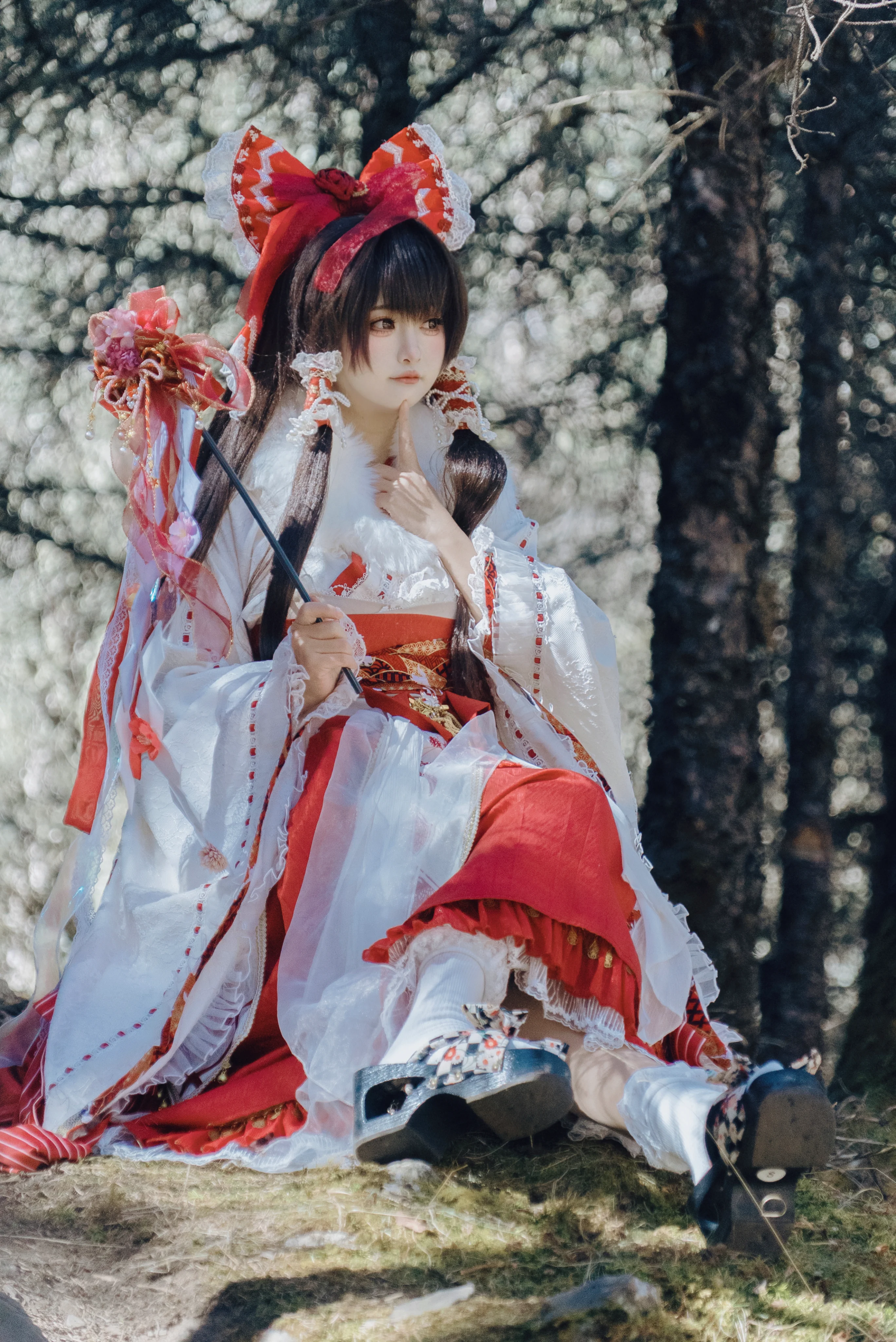 【博丽灵梦cos】雪山冰瀑中的红白巫女 - 第 2 张