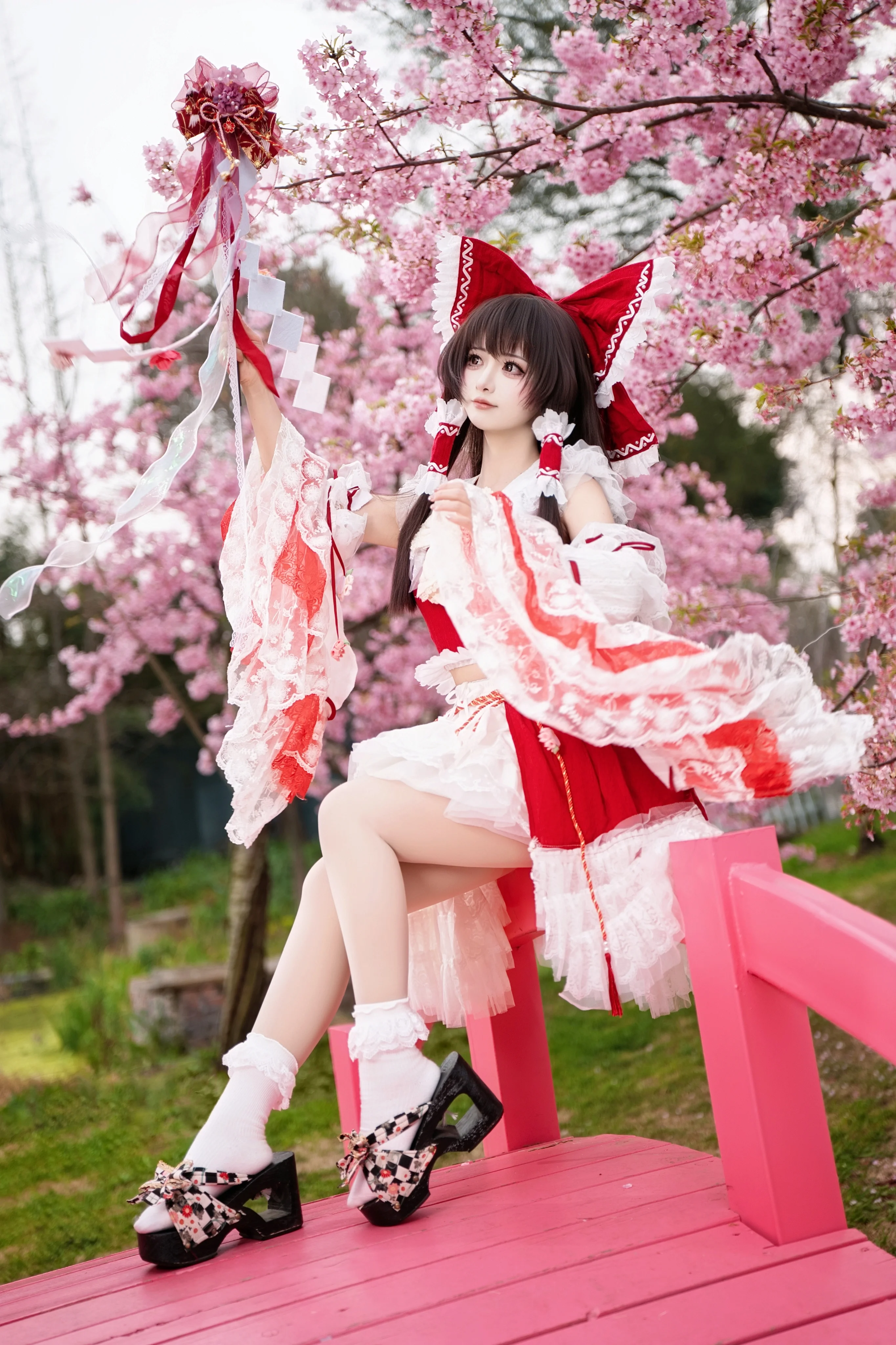 【博丽灵梦cos】博丽神社的樱花开了，今年的奉纳来啦 - 第 2 张