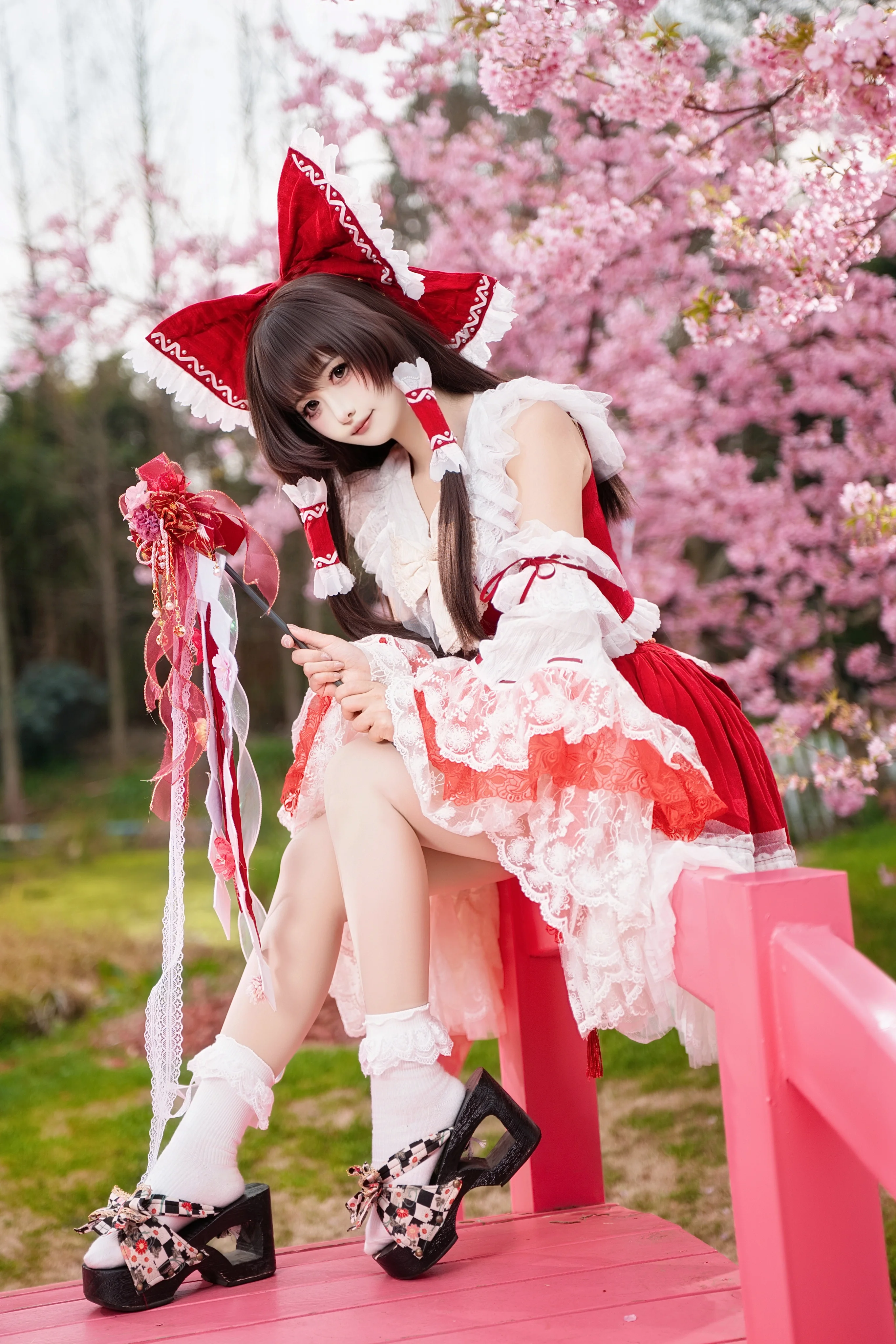 【博丽灵梦cos】博丽神社的樱花开了，今年的奉纳来啦 - 第 3 张