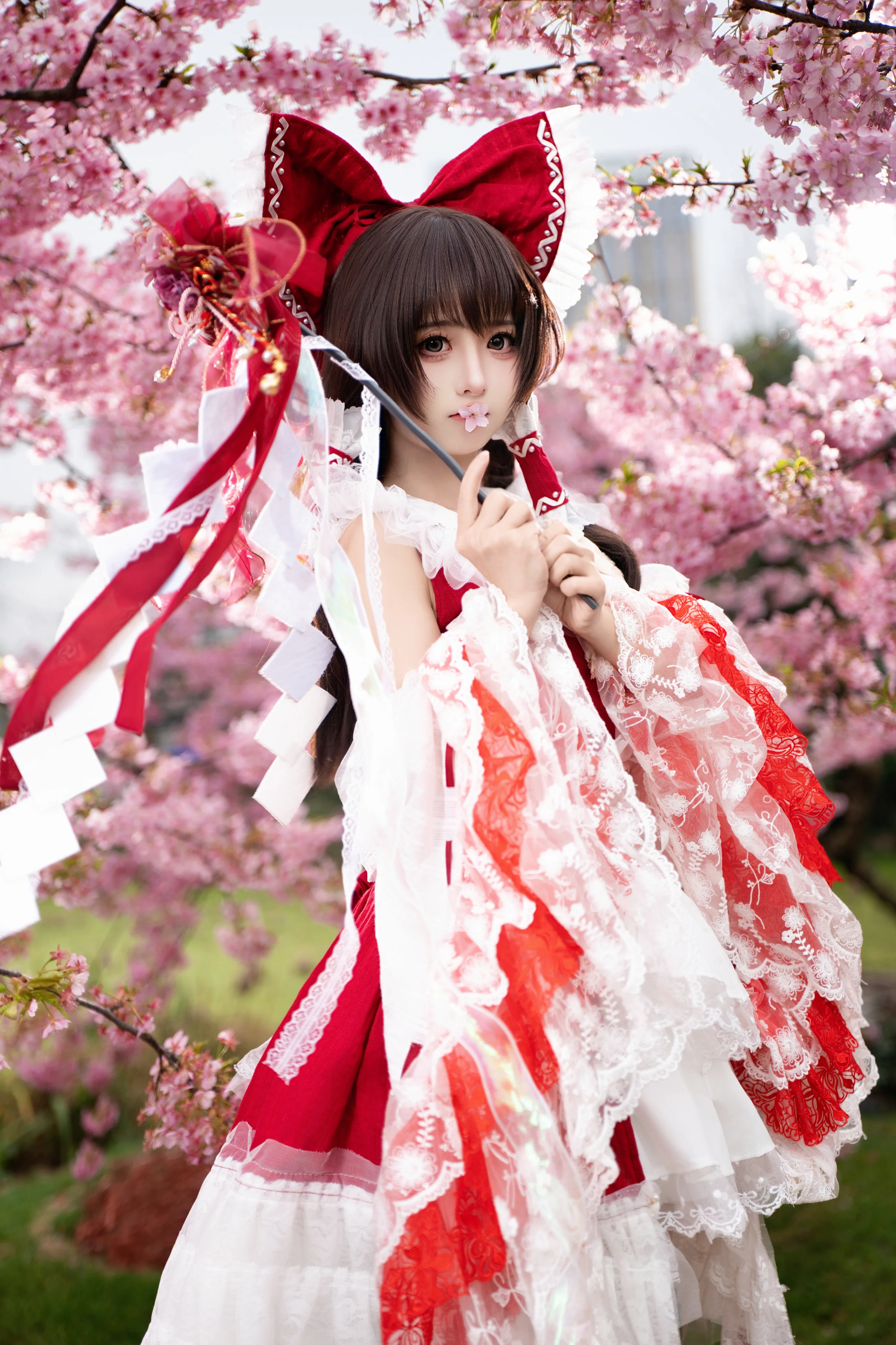 【博丽灵梦cos】博丽神社的樱花开了，今年的奉纳来啦 - 第 4 张