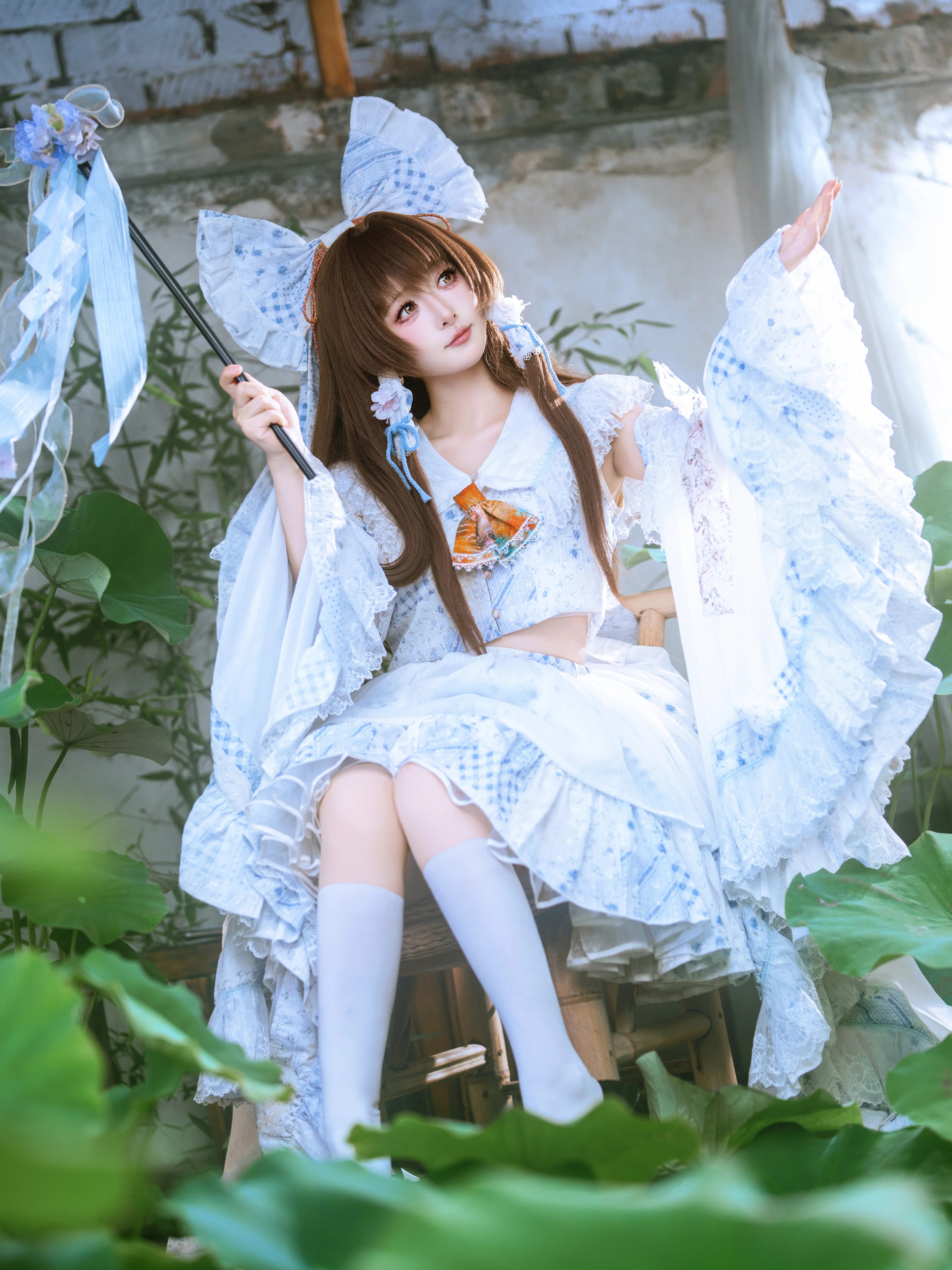 【博丽灵梦cos】荷花池畔的巫女，夏日清新氛围感 - 第 1 张