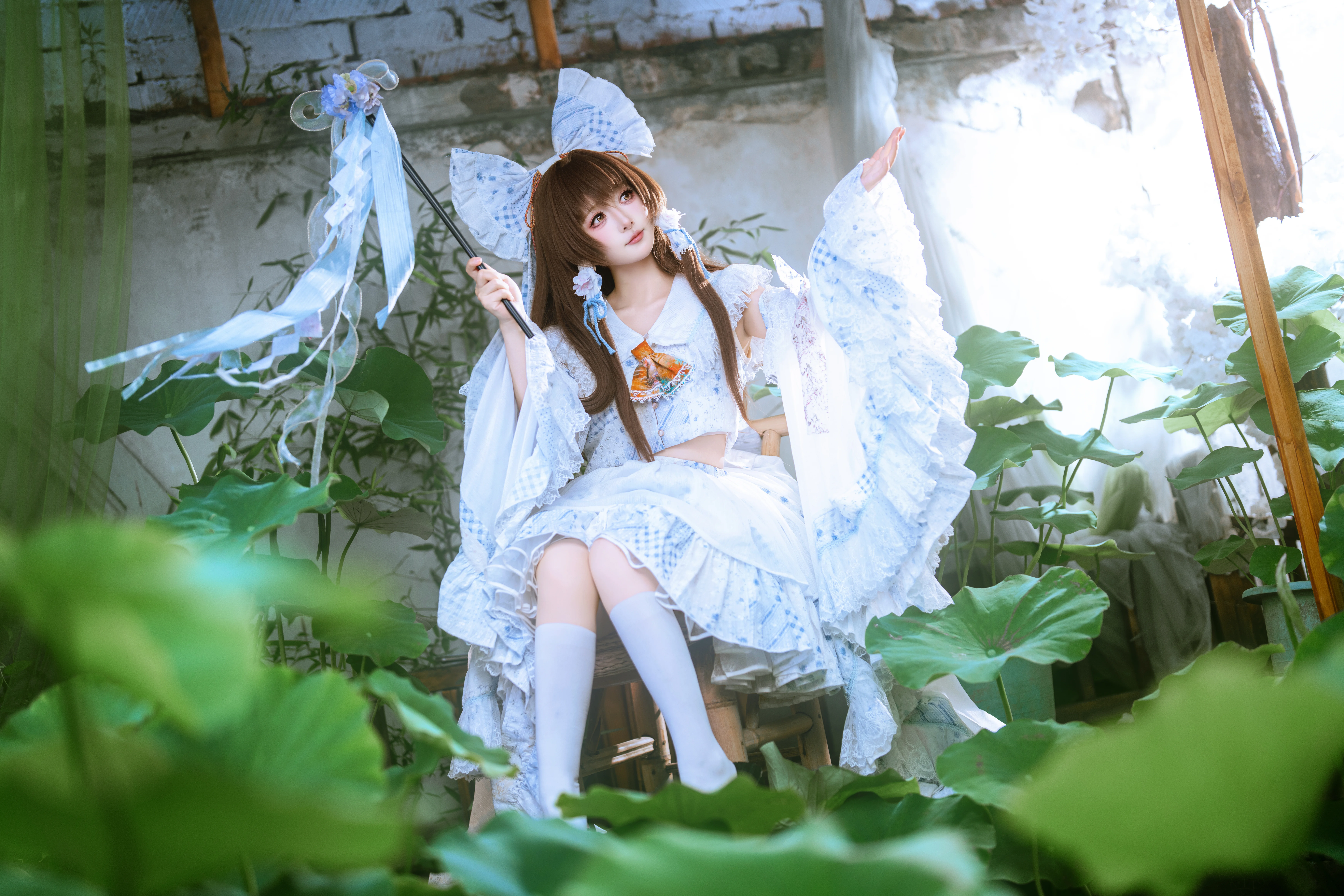【博丽灵梦cos】荷花池畔的巫女，夏日清新氛围感 - 第 2 张
