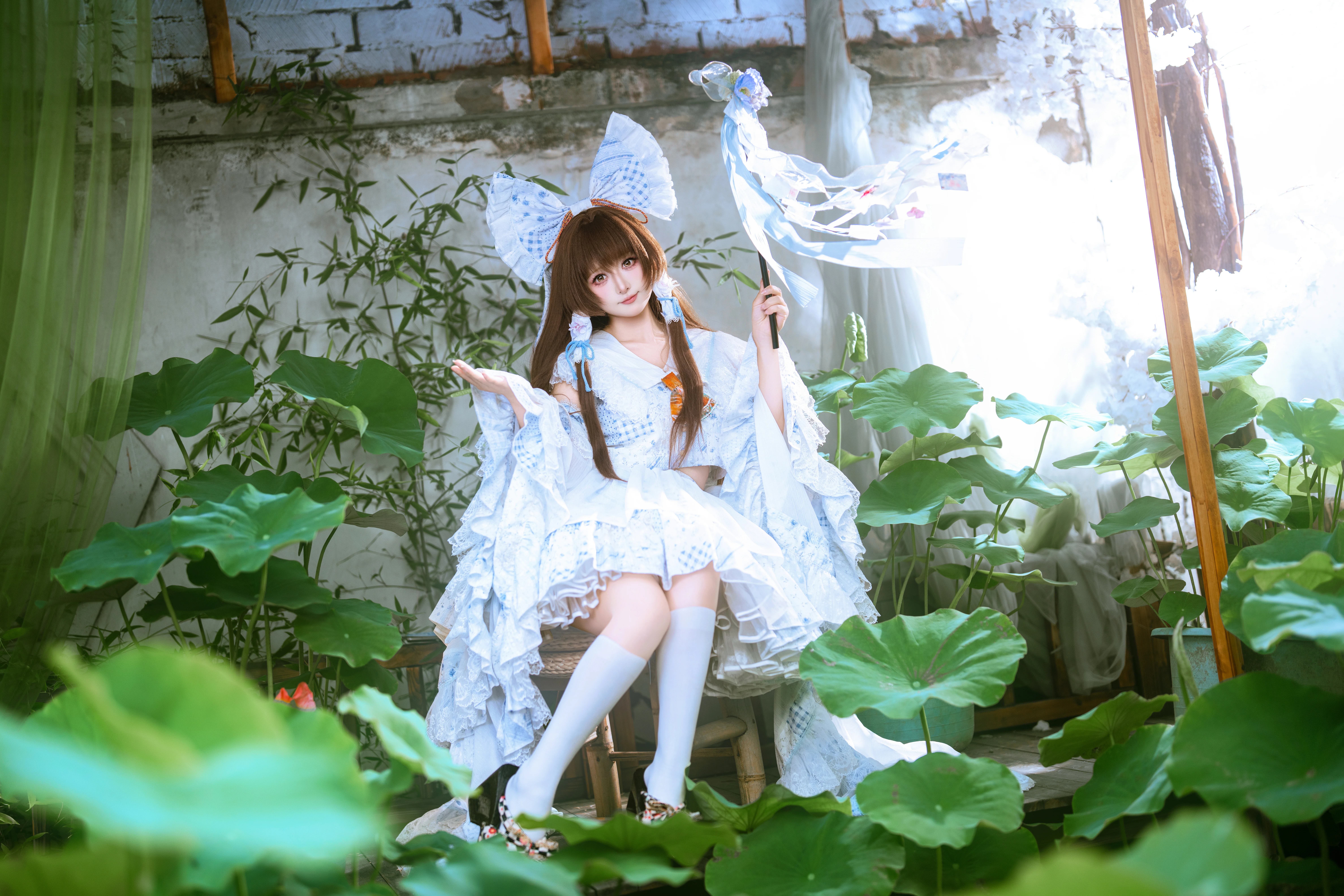【博丽灵梦cos】荷花池畔的巫女，夏日清新氛围感 - 第 4 张
