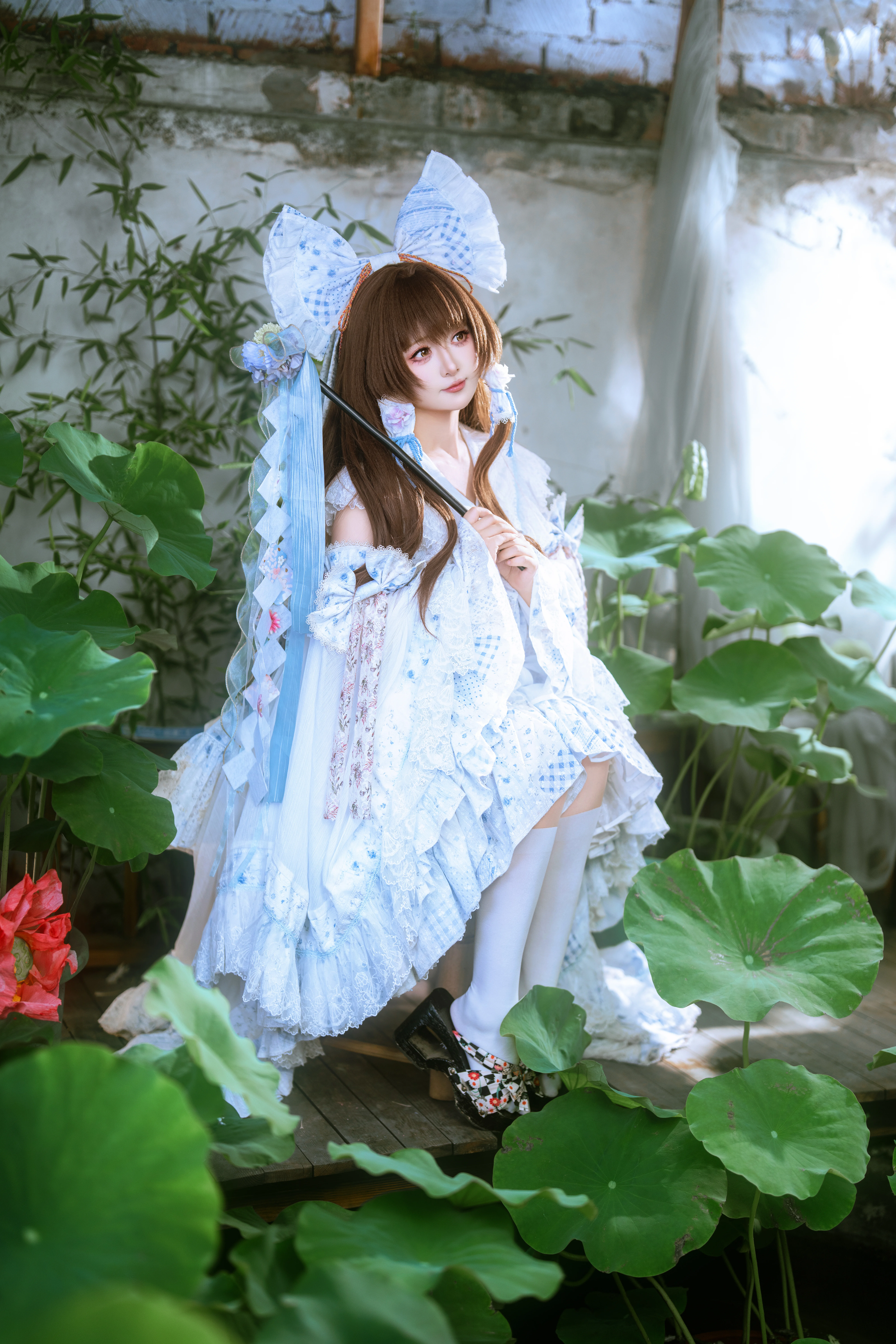 【博丽灵梦cos】荷花池畔的巫女，夏日清新氛围感 - 第 5 张