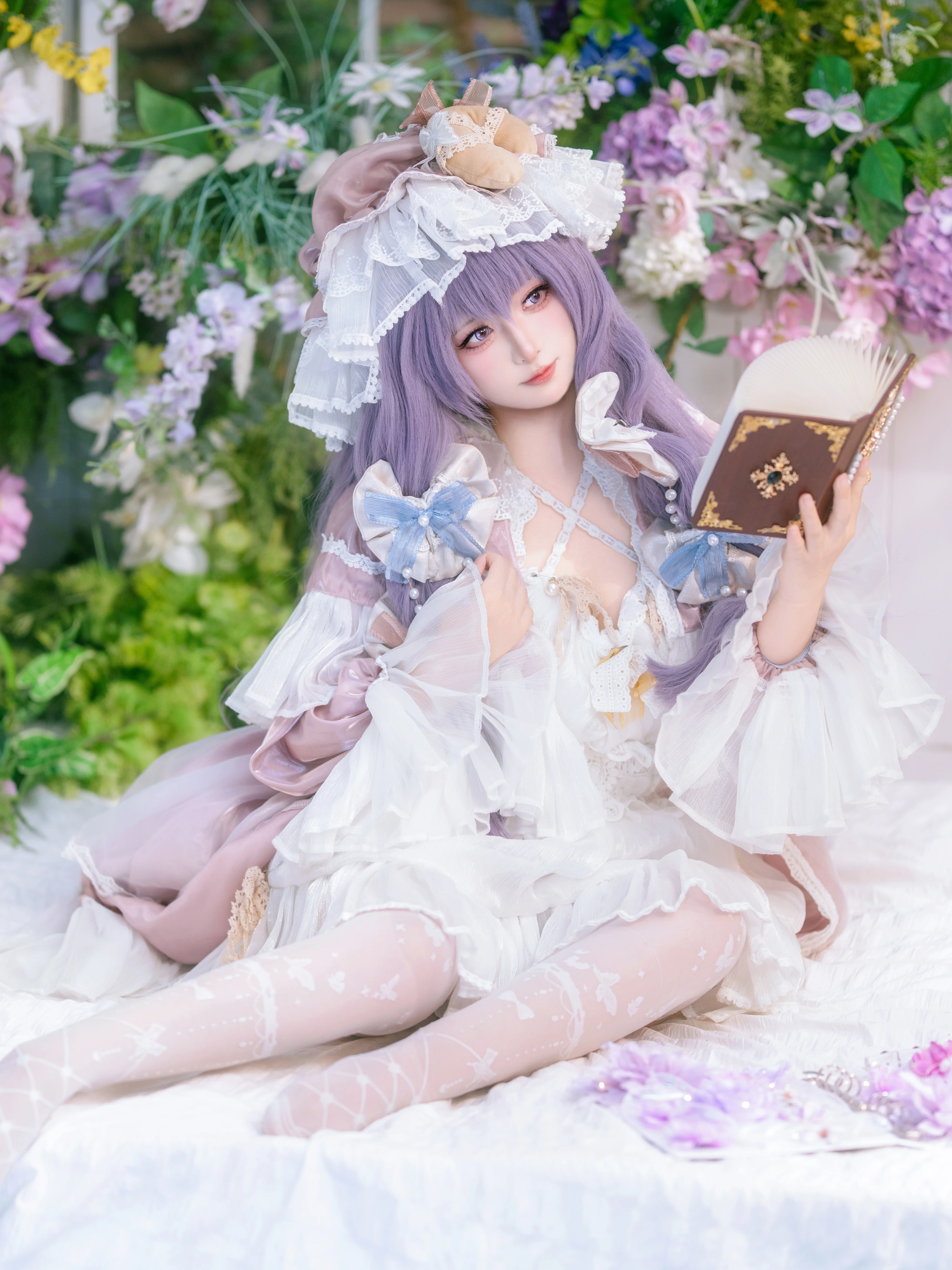 【帕秋莉cos】靜臥花叢翻閱魔導書的午後幻夢 - 第 3 張