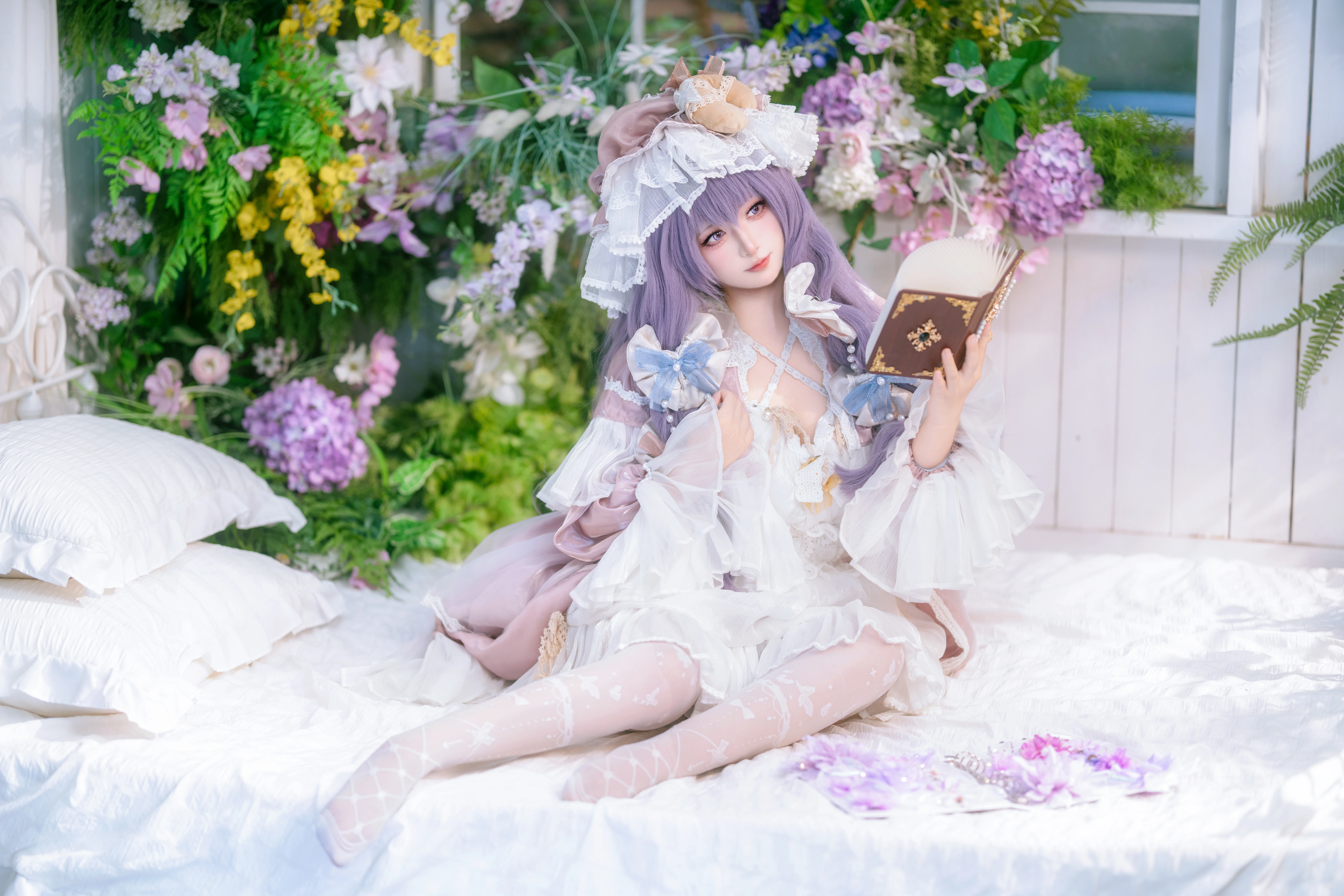 【帕秋莉cos】靜臥花叢翻閱魔導書的午後幻夢 - 第 4 張