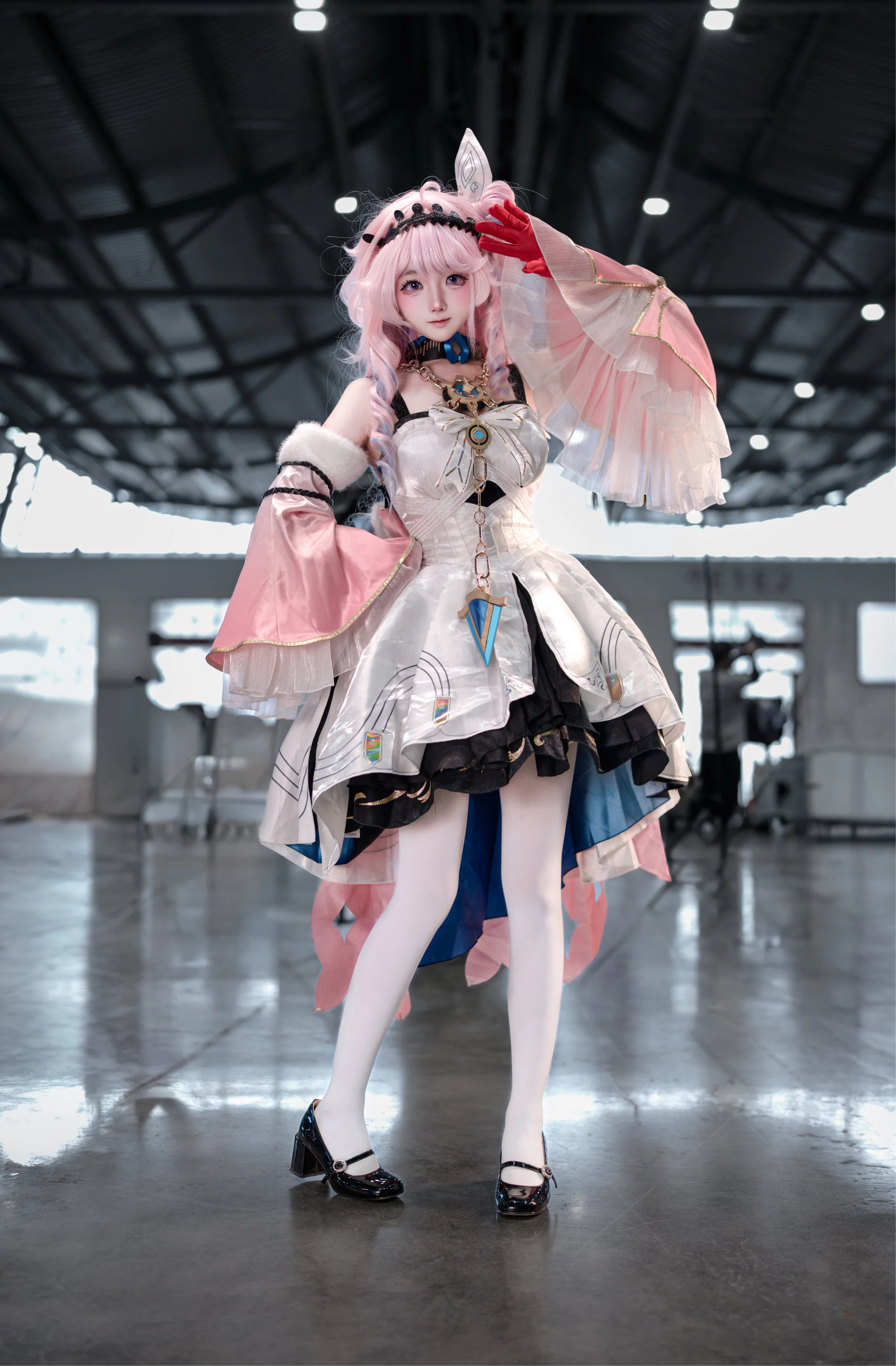 【达妮娅cos】鸣潮的展会现场，专注服装细节展现 - 第 1 张
