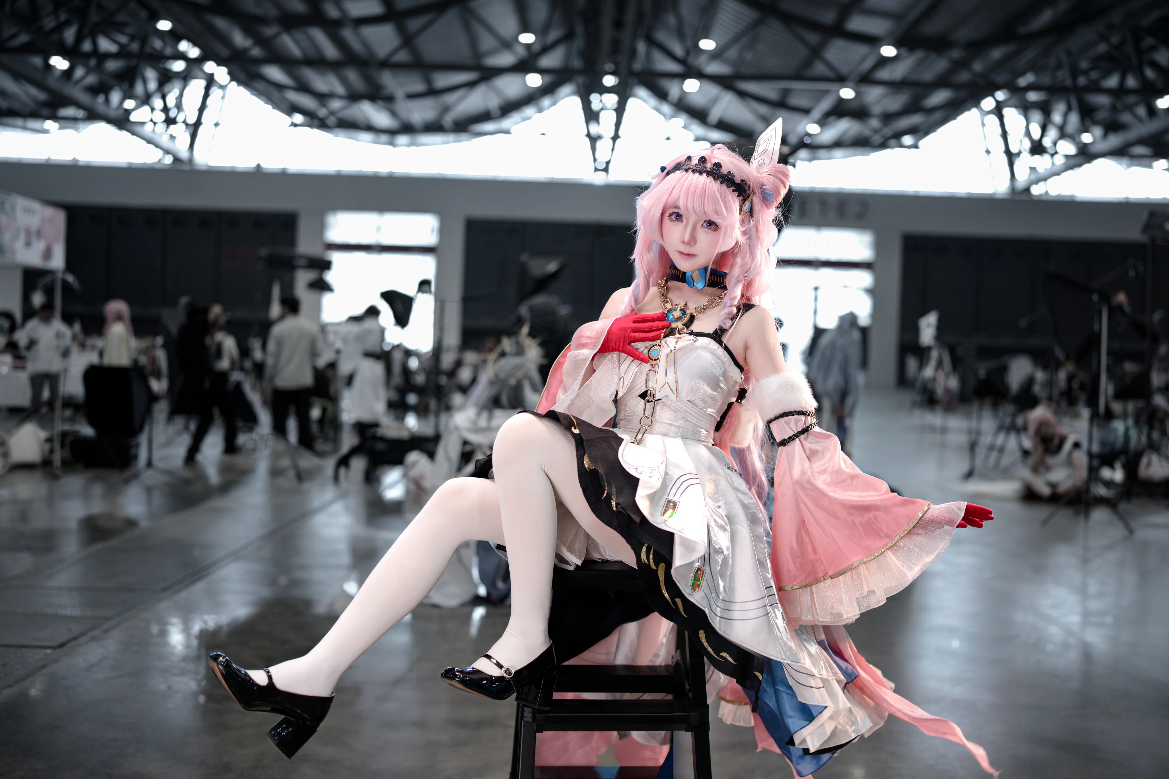 【达妮娅cos】鸣潮的展会现场，专注服装细节展现 - 第 2 张