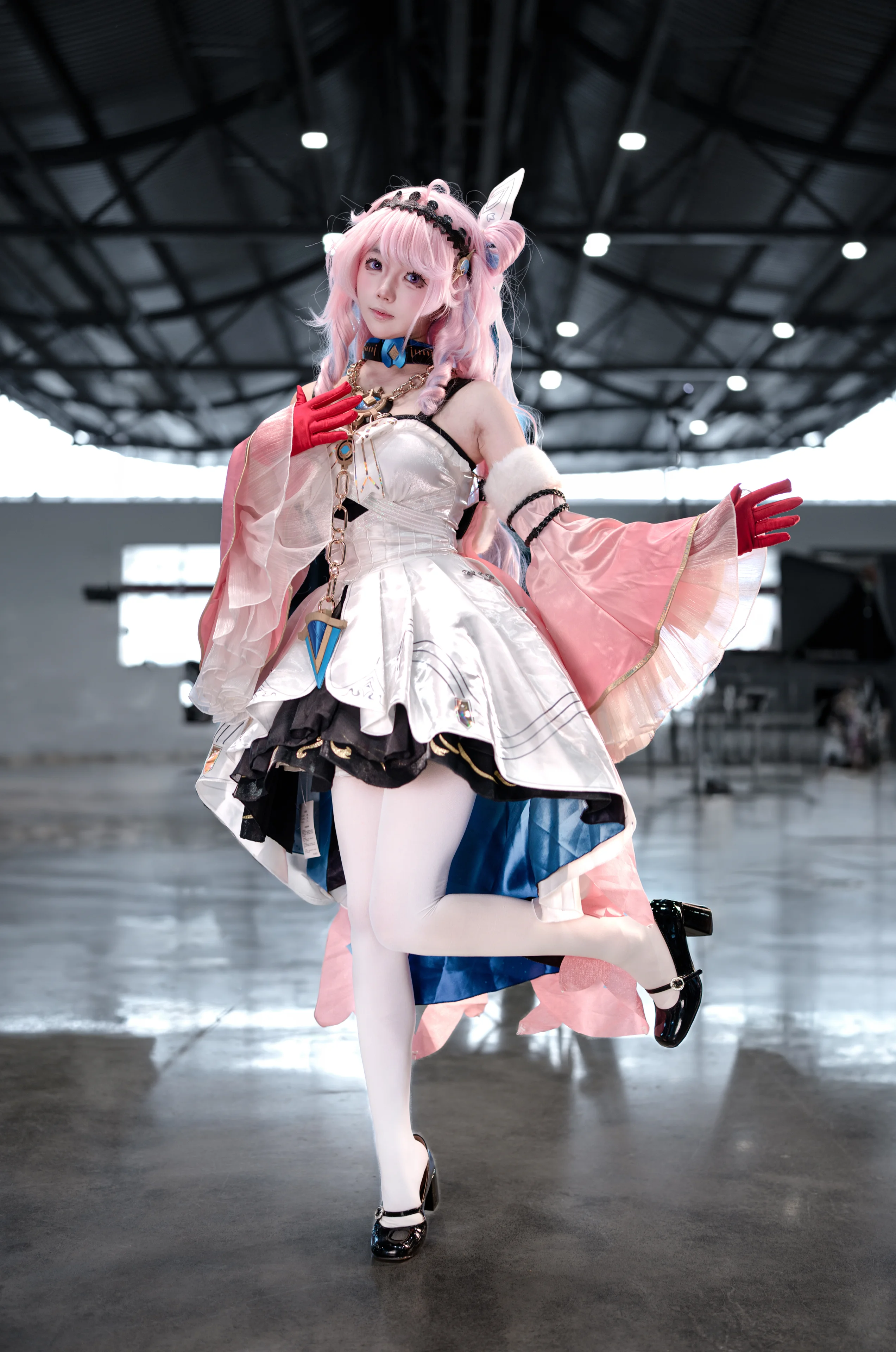 【达妮娅cos】鸣潮的展会现场，专注服装细节展现 - 第 3 张